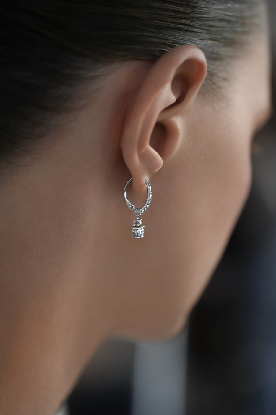 Колье: Классические серьги на французском замке можно купить в ювелирном гардеробе MOMNT (Momentsilver), интернет-магазине украшений из серебра. Серебро 925, родий, вставки:куб.цирконий. Артикул 