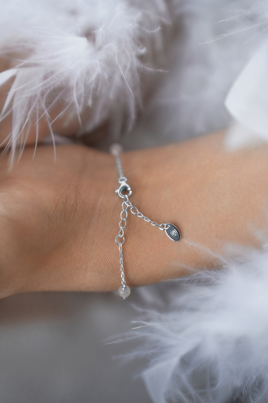 Браслеты: Браслет Клевер с розовым кварцем Клубничная карамель можно купить в ювелирном гардеробе MOMNT (Momentsilver), интернет-магазине украшений из серебра. Серебро 925, родий, кварц . Артикул 