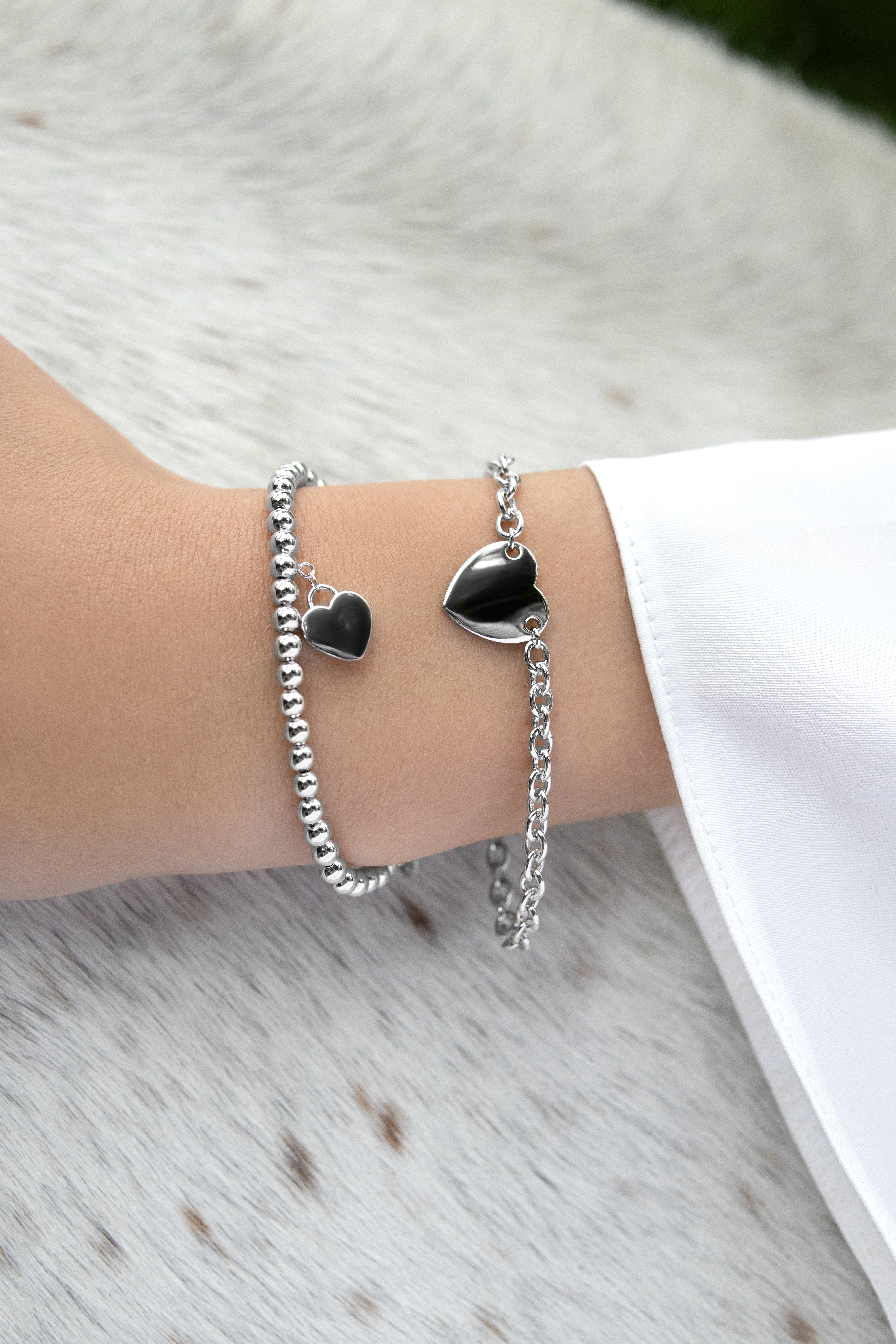 Браслеты: Браслет на толстой цепи с плашкой в виде сердца можно купить в ювелирном гардеробе MOMNT (Momentsilver), интернет-магазине украшений из серебра. . Артикул 