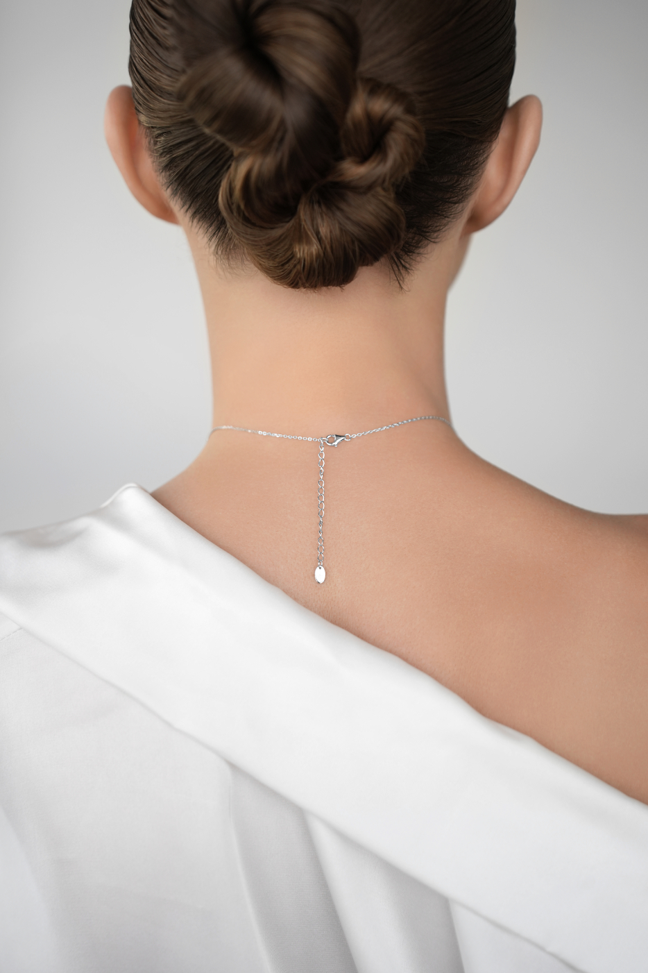 Колье: Колье Клевер с перламутром и двумя подвесками можно купить в ювелирном гардеробе MOMNT (Momentsilver), интернет-магазине украшений из серебра. Серебро 925, родий, перламутр. Артикул 