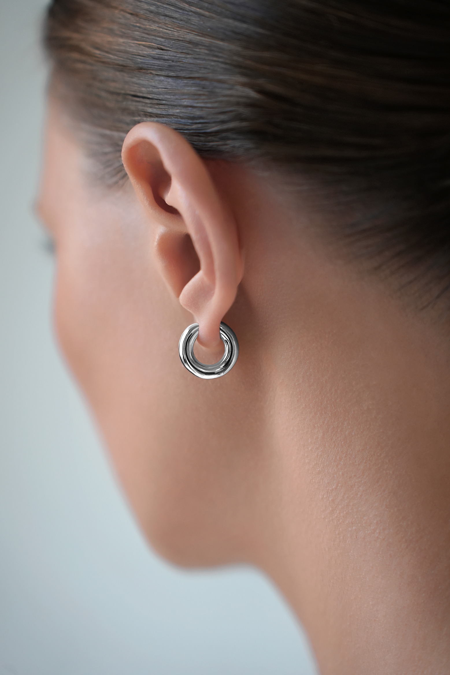 Серьги: Серьги Дутые толстые кольца можно купить в ювелирном гардеробе MOMNT (Momentsilver), интернет-магазине украшений из серебра. Серебро 925, родий. Артикул 