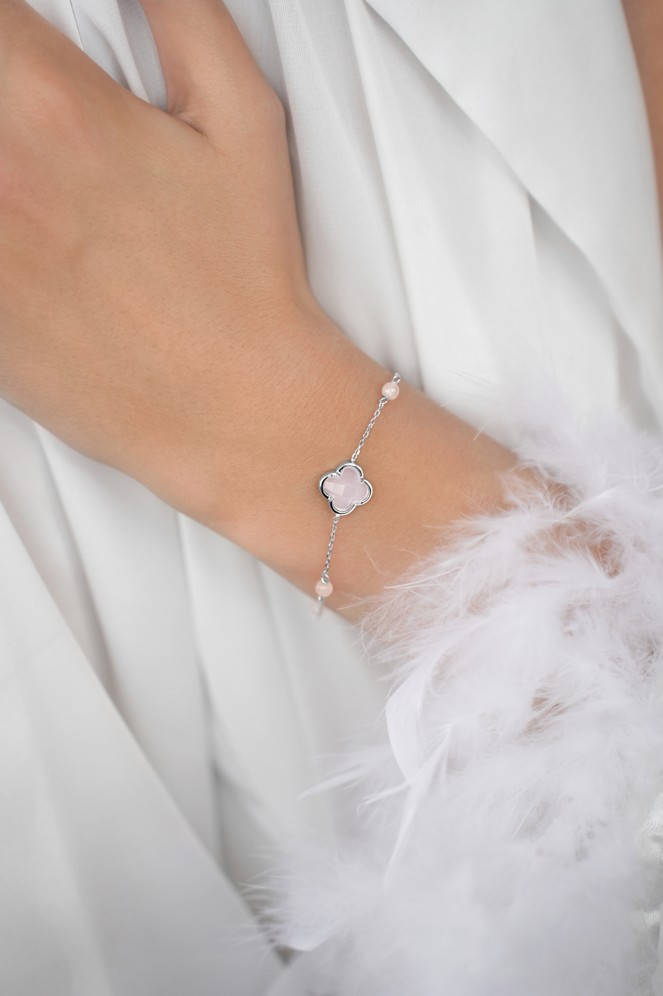Браслеты: Браслет Клевер с розовым кварцем Клубничная карамель можно купить в ювелирном гардеробе MOMNT (Momentsilver), интернет-магазине украшений из серебра. Серебро 925, родий, кварц . Артикул 