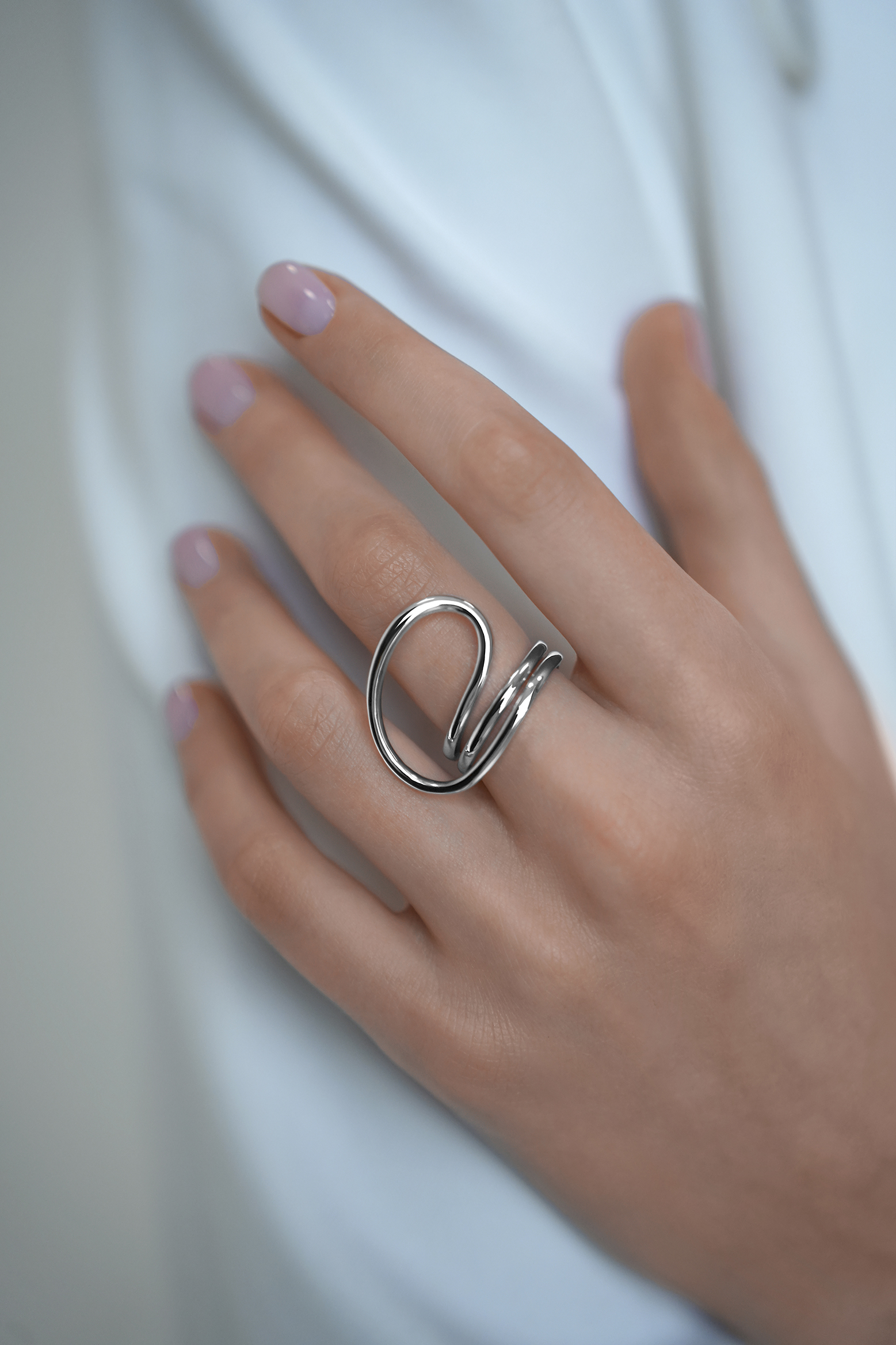 Кольца: Кольцо Непрерывность можно купить в ювелирном гардеробе MOMNT (Momentsilver), интернет-магазине украшений из серебра. Серебро 925, родий. Артикул 