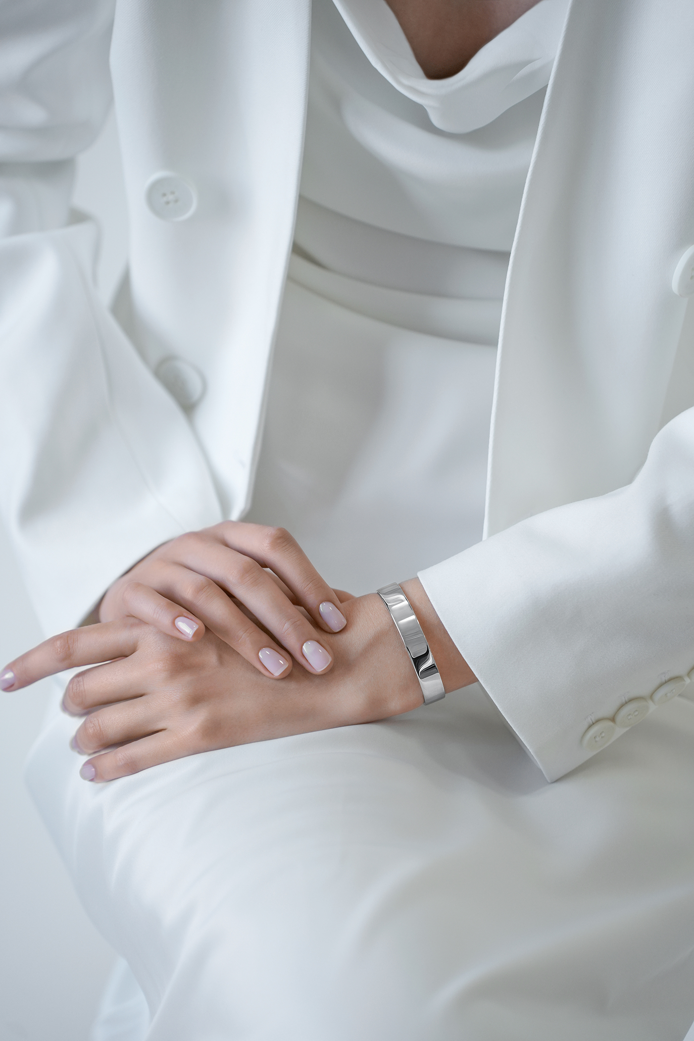 Браслеты: Каркасный браслет-кафф 10 мм можно купить в ювелирном гардеробе MOMNT (Momentsilver), интернет-магазине украшений из серебра. Серебро 925, родий. Артикул 