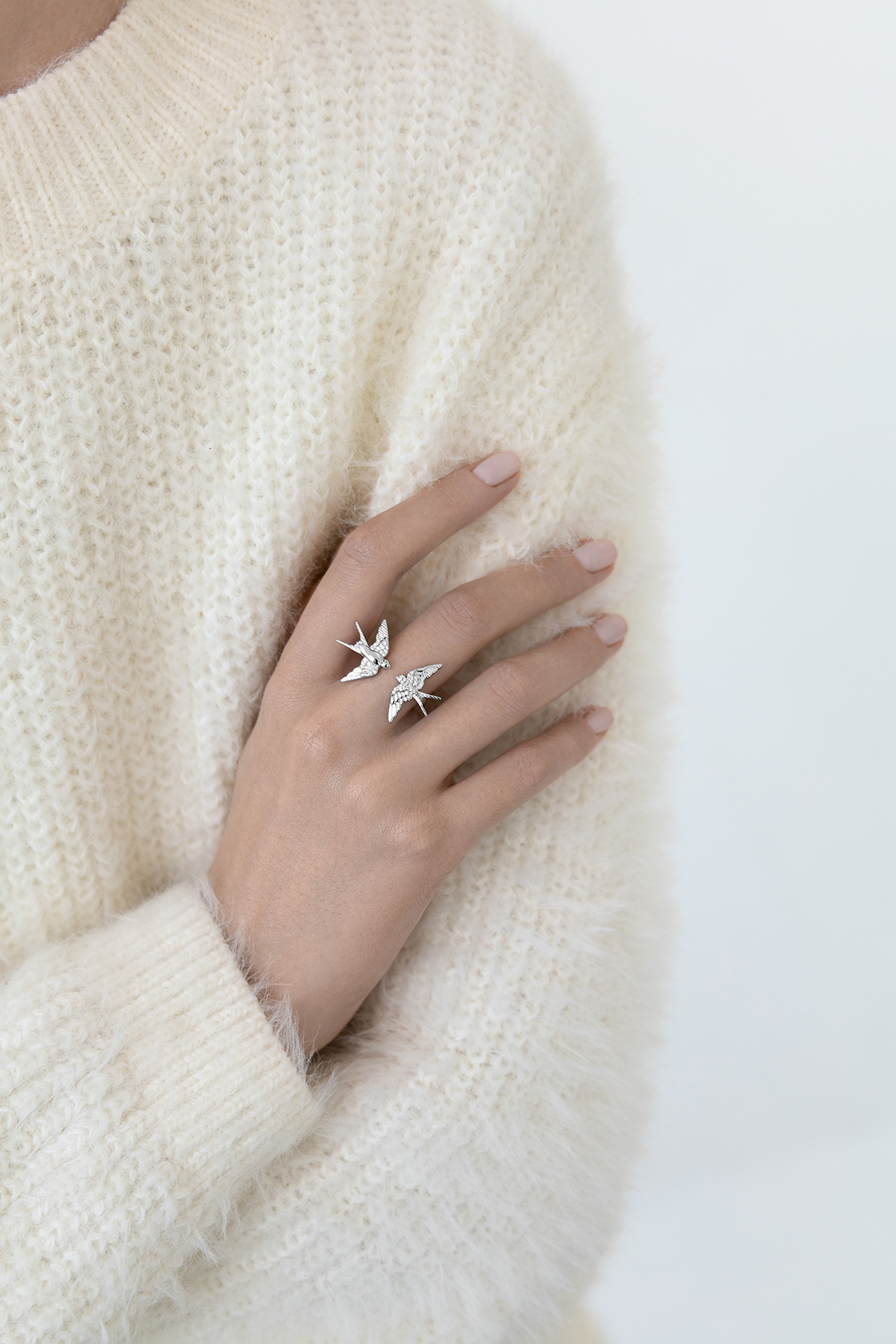 Кольца: Кольцо Ласточки можно купить в ювелирном гардеробе MOMNT (Momentsilver), интернет-магазине украшений из серебра. Серебро 925, родий, вставки куб. цирконий. Артикул 