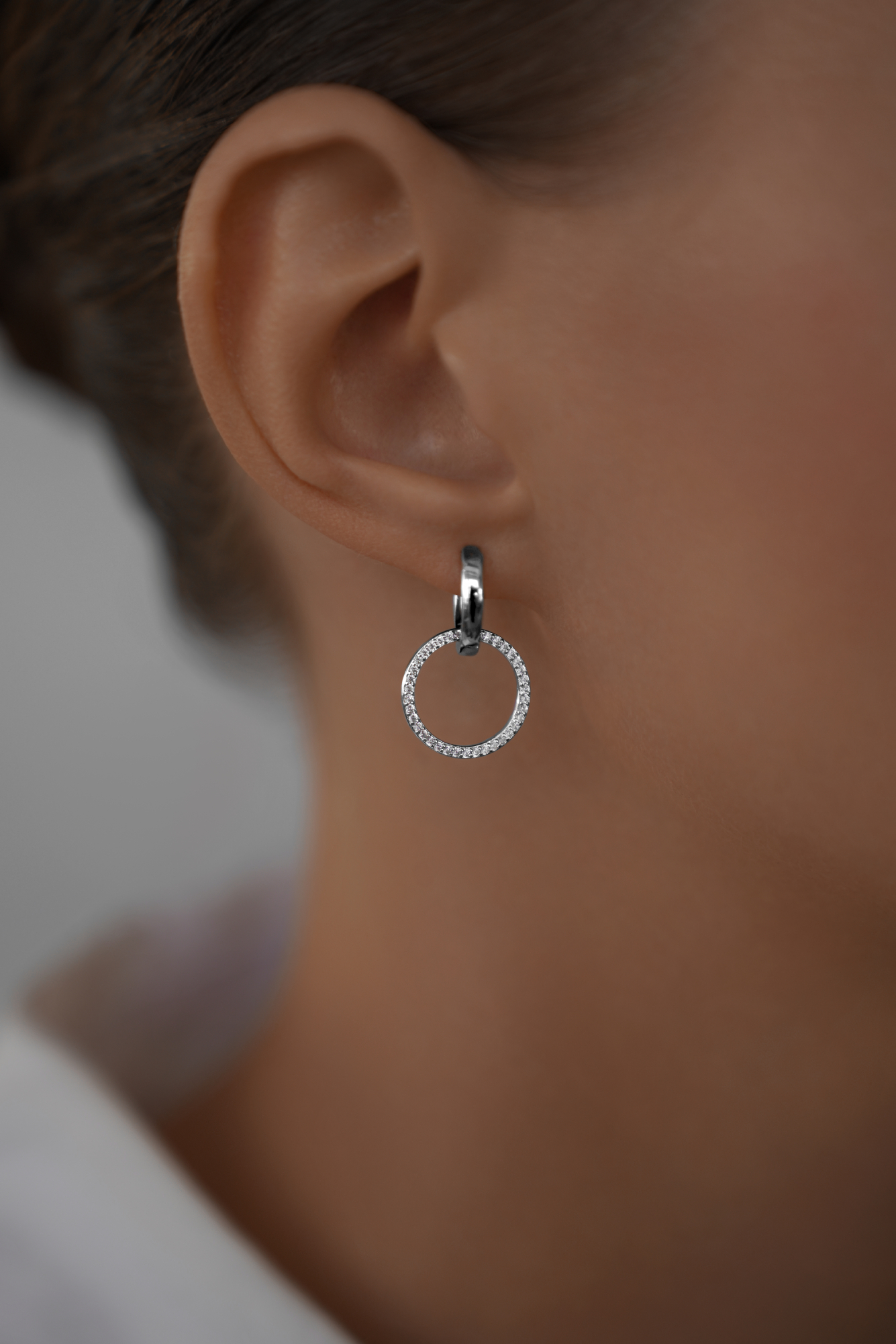 Серьги: Серьги-кольца Круги можно купить в ювелирном гардеробе MOMNT (Momentsilver), интернет-магазине украшений из серебра. Серебро 925, родий. Артикул 