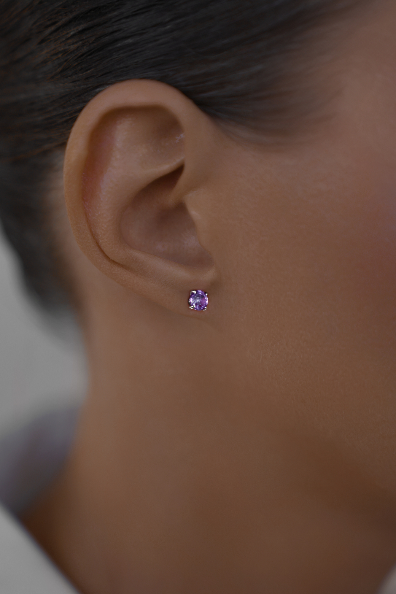 Серьги: Серьги-гвоздики с натуральным аметистом 5 мм можно купить в ювелирном гардеробе MOMNT (Momentsilver), интернет-магазине украшений из серебра. Серебро 925, родий, аметист . Артикул 