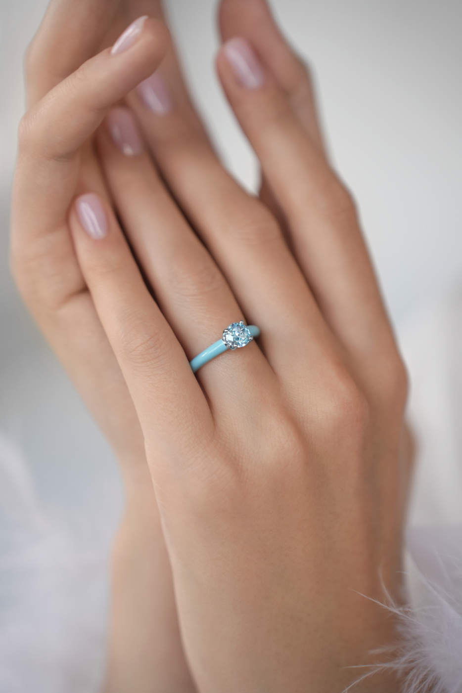 Кольца: Кольцо Мятная карамель можно купить в ювелирном гардеробе MOMNT (Momentsilver), интернет-магазине украшений из серебра. Серебро 925, родий. Артикул 