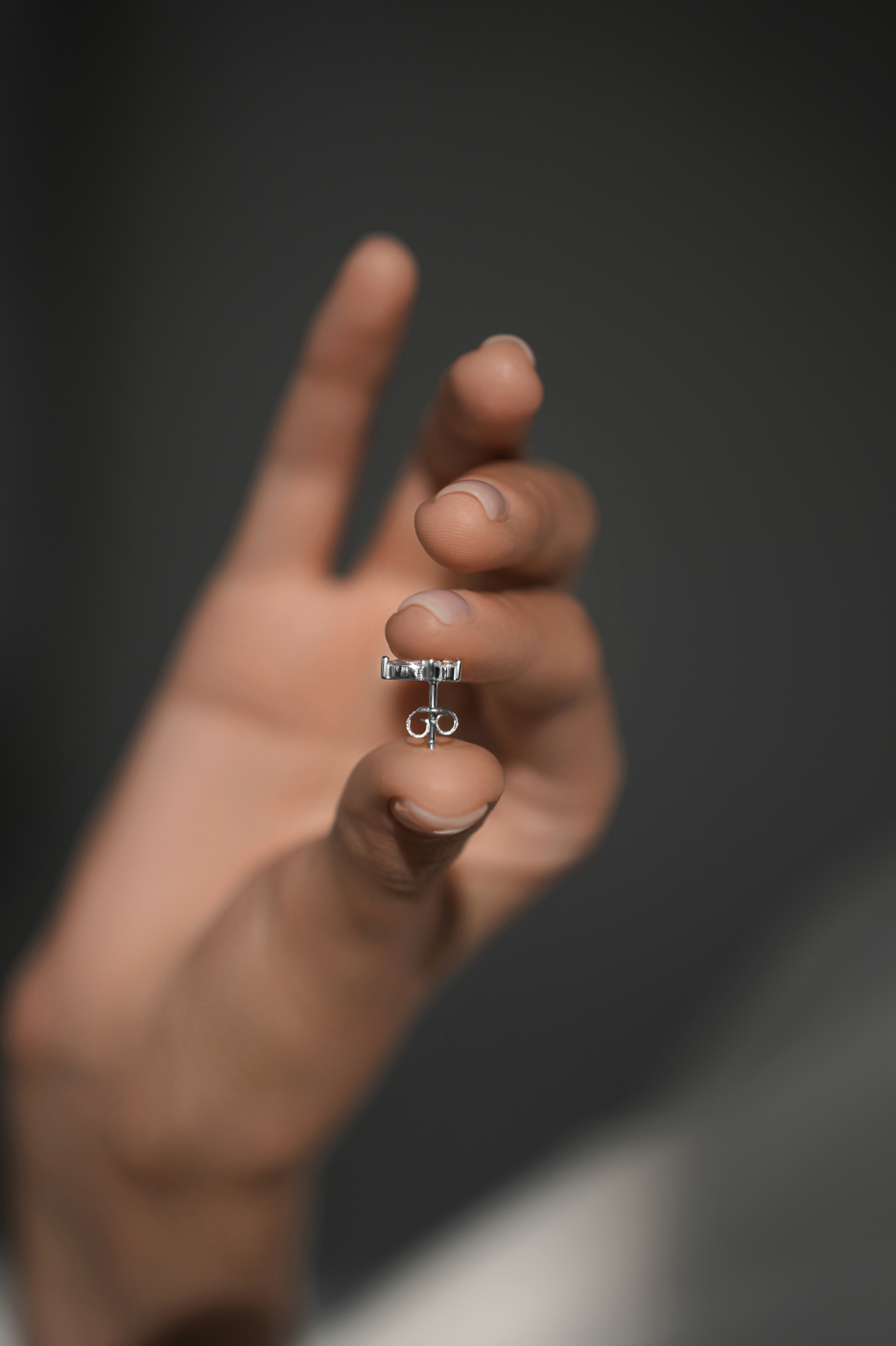 Серьги: Серьги-гвоздики Бабочки можно купить в ювелирном гардеробе MOMNT (Momentsilver), интернет-магазине украшений из серебра. Серебро 925, родий. Артикул 