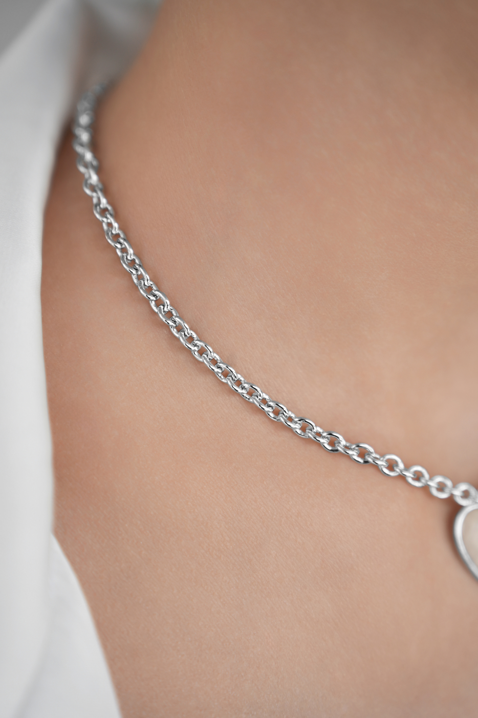 Колье: Колье сердце с розовым кварцем можно купить в ювелирном гардеробе MOMNT (Momentsilver), интернет-магазине украшений из серебра. Серебро 925, родий, вставки куб. цирконий. Артикул 