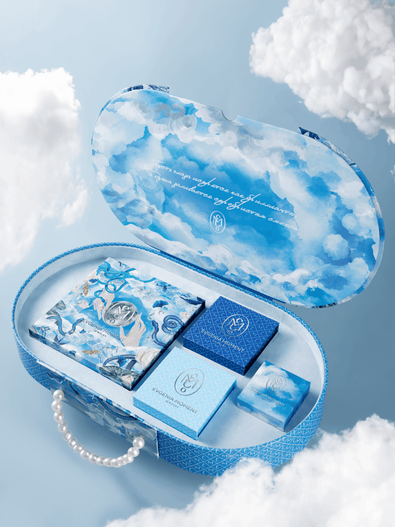 Упаковка: Чемоданчик с четырьмя внутренними коробочками можно купить в ювелирном гардеробе MOMNT (Momentsilver), интернет-магазине украшений из серебра. . Артикул 