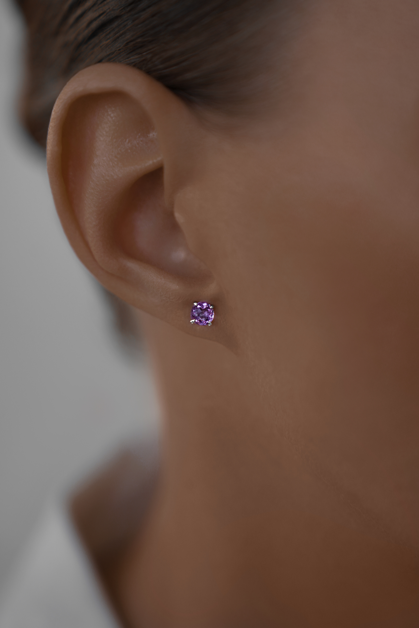 Серьги: Серьги-гвоздики с натуральным аметистом 5 мм можно купить в ювелирном гардеробе MOMNT (Momentsilver), интернет-магазине украшений из серебра. Серебро 925, родий, аметист . Артикул 