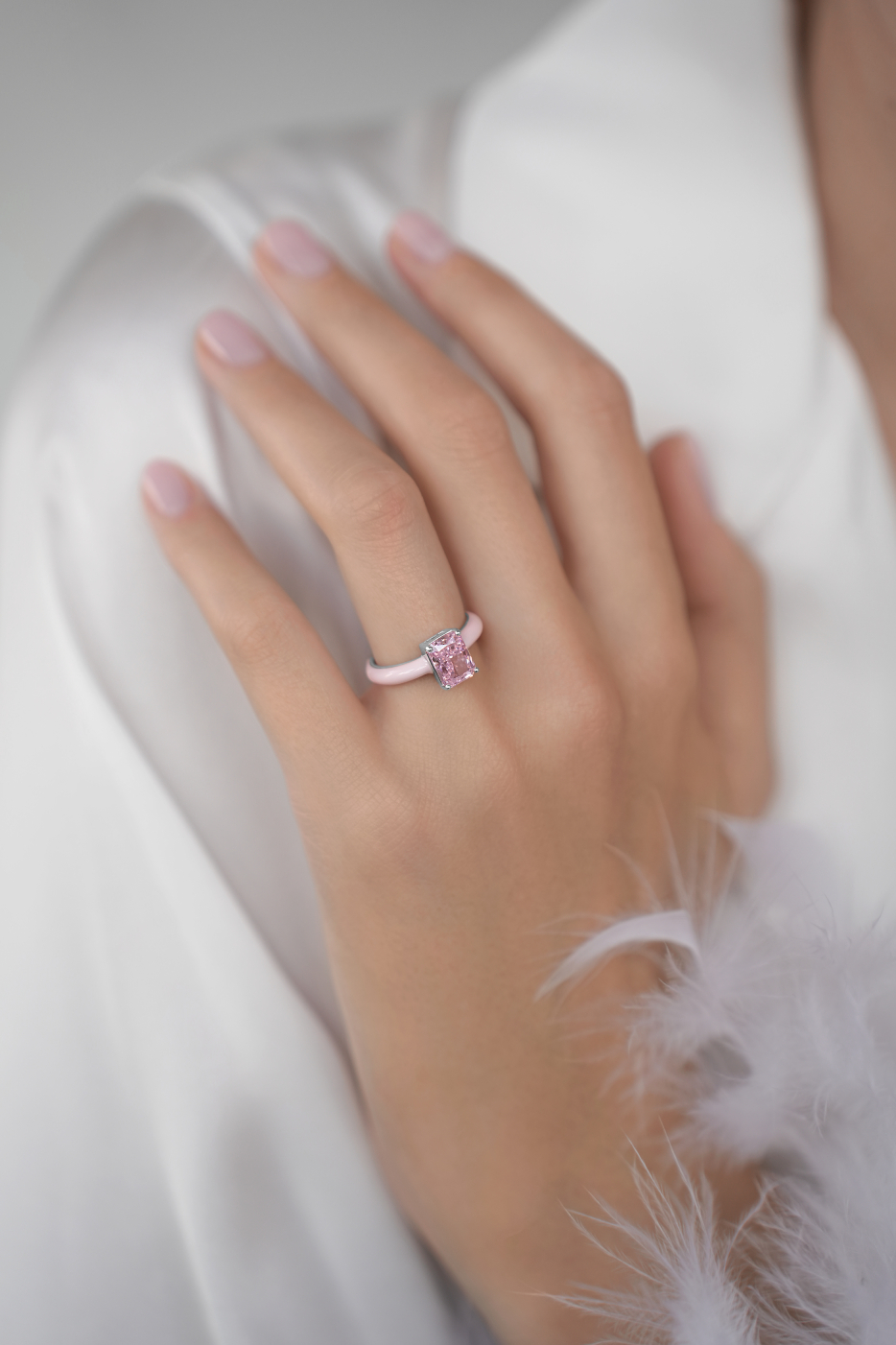 Кольца: Кольцо Клубничный пломбир можно купить в ювелирном гардеробе MOMNT (Momentsilver), интернет-магазине украшений из серебра. Серебро 925, родий. Артикул 