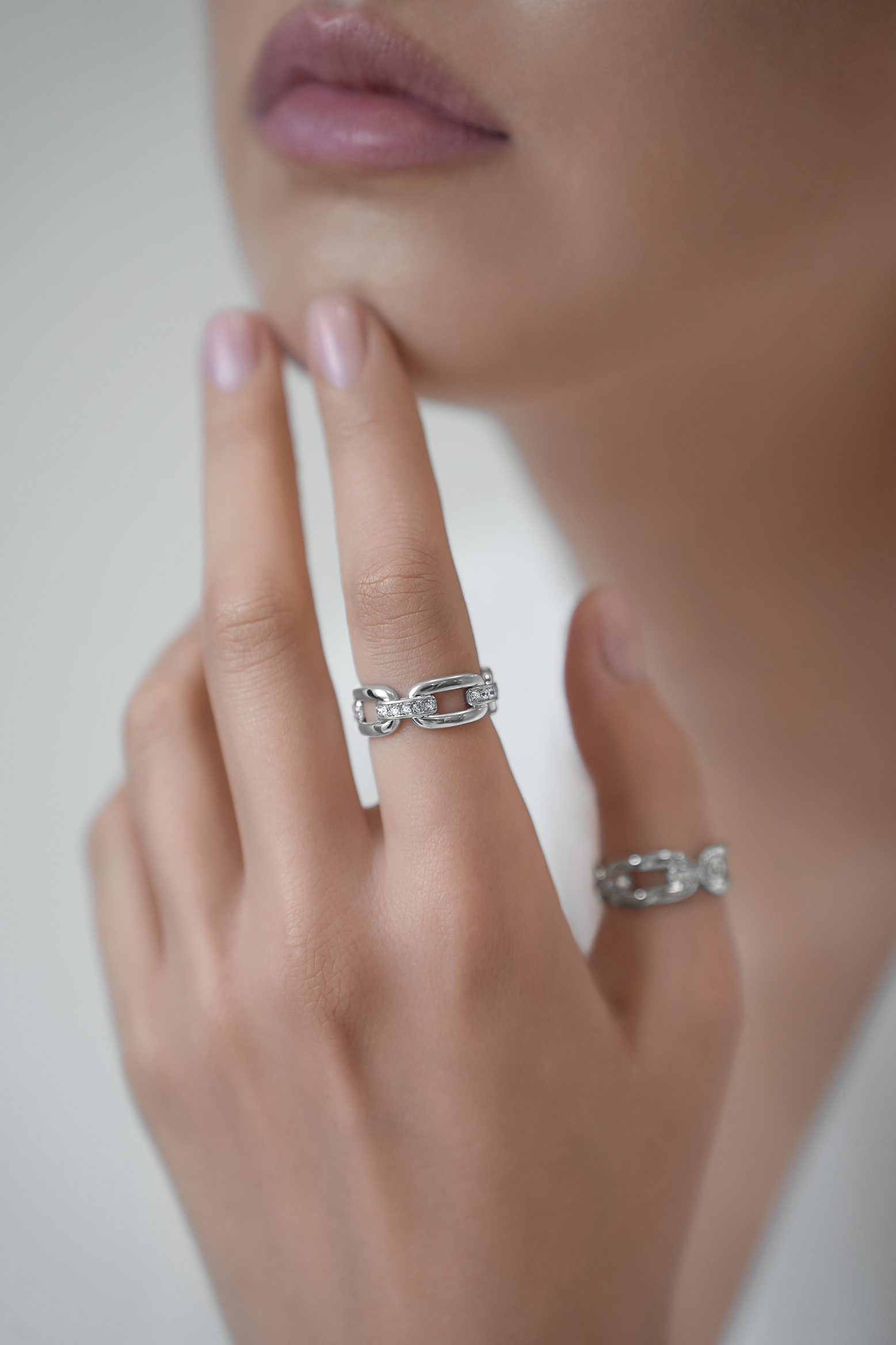 Кольца: Кольцо Звенья можно купить в ювелирном гардеробе MOMNT (Momentsilver), интернет-магазине украшений из серебра. Серебро 925, родий, вставки:куб.цирконий. Артикул 