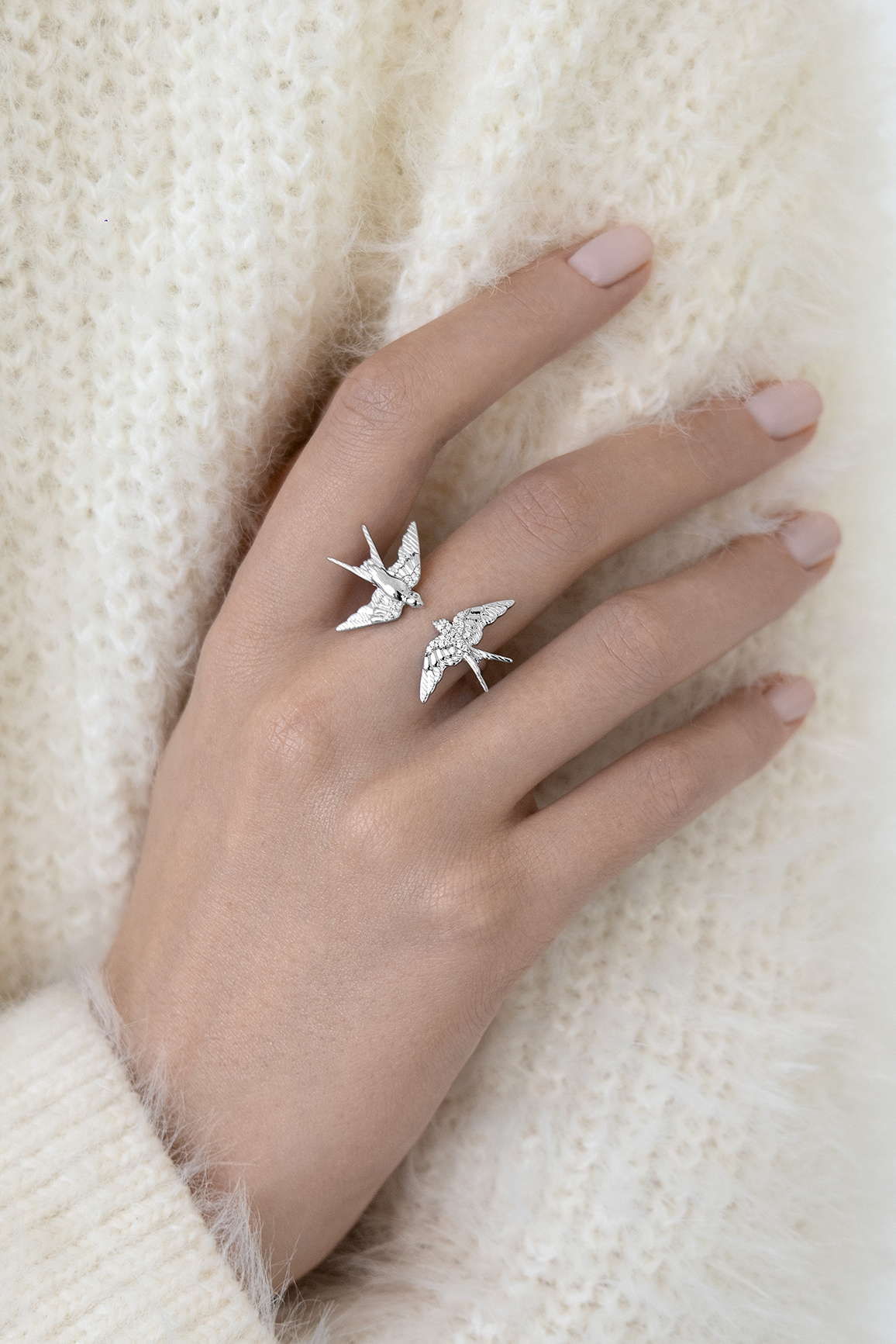 Кольца: Кольцо Ласточки можно купить в ювелирном гардеробе MOMNT (Momentsilver), интернет-магазине украшений из серебра. Серебро 925, родий, вставки куб. цирконий. Артикул 