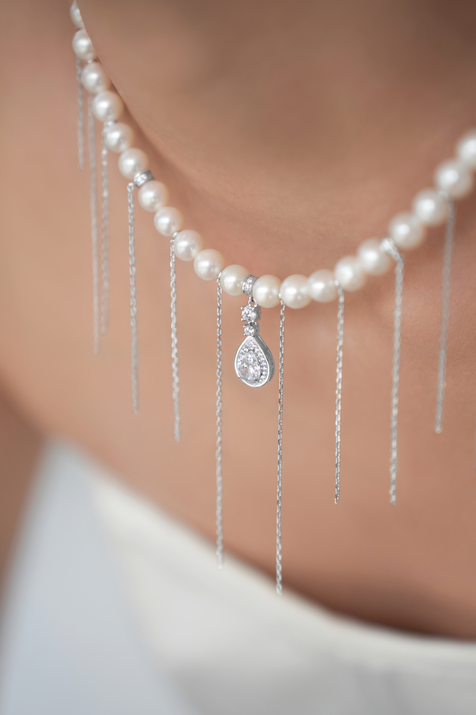 Колье: Колье-чокер из натурального жемчуга Жанна Дюбари можно купить в ювелирном гардеробе MOMNT (Momentsilver), интернет-магазине украшений из серебра. Серебро 925, родий, фианит, жемчуг. Артикул 