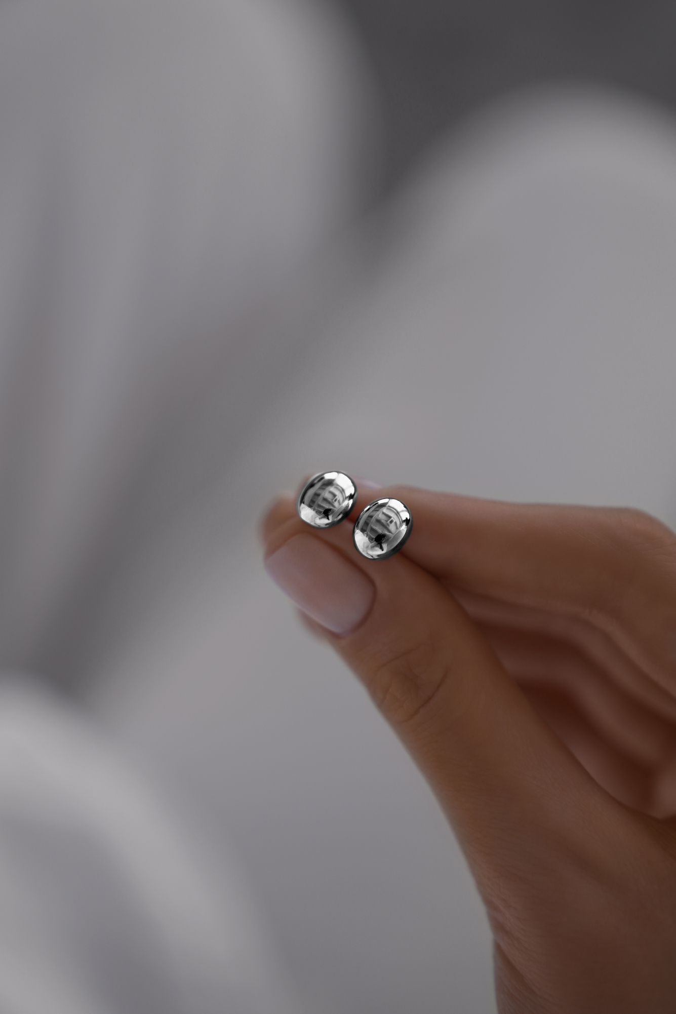 Серьги: Серьги-гвоздики Зернышки можно купить в ювелирном гардеробе MOMNT (Momentsilver), интернет-магазине украшений из серебра. Серебро 925, родий. Артикул 