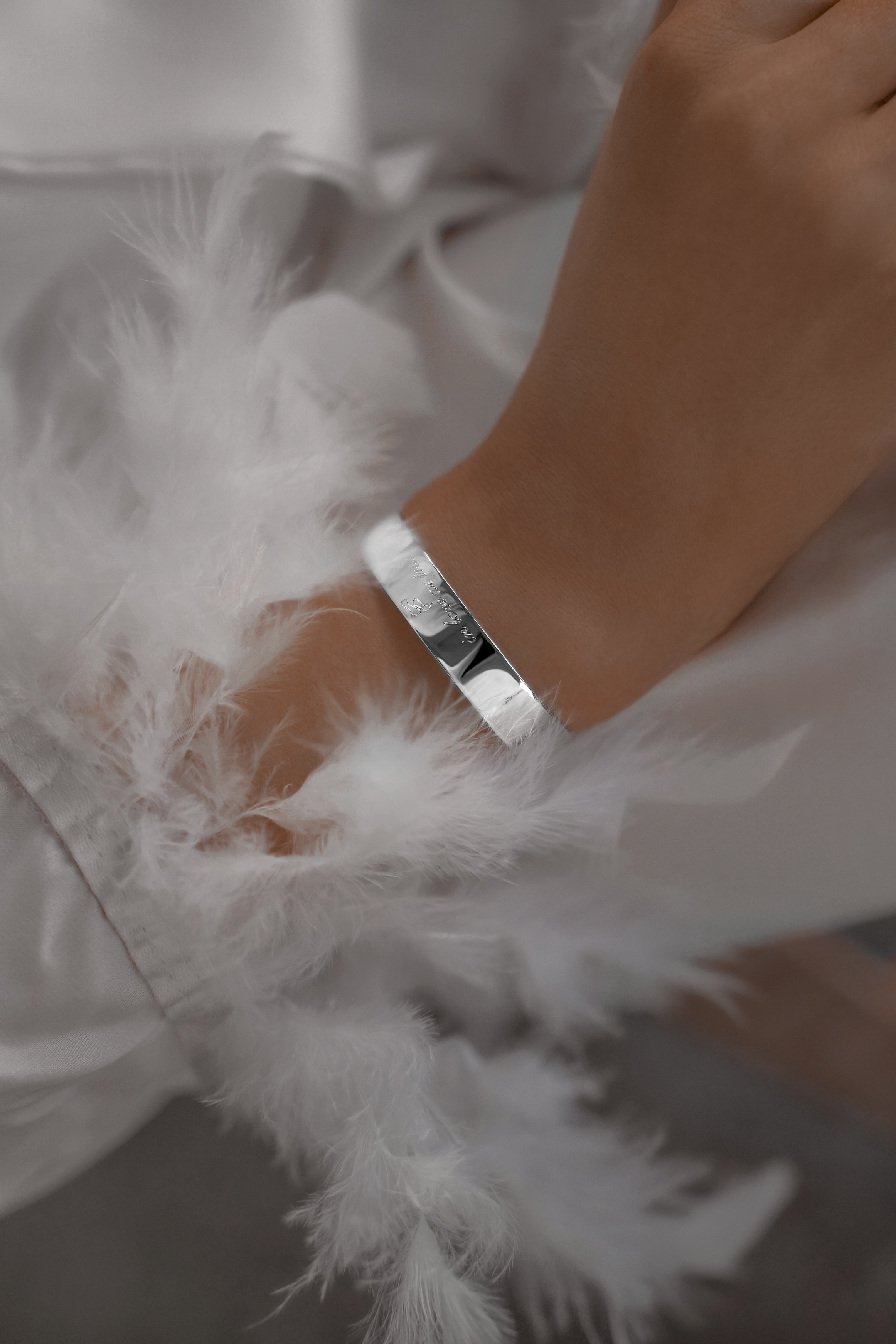 Браслеты: Каркасный браслет-кафф 10 мм можно купить в ювелирном гардеробе MOMNT (Momentsilver), интернет-магазине украшений из серебра. Серебро 925, родий. Артикул 