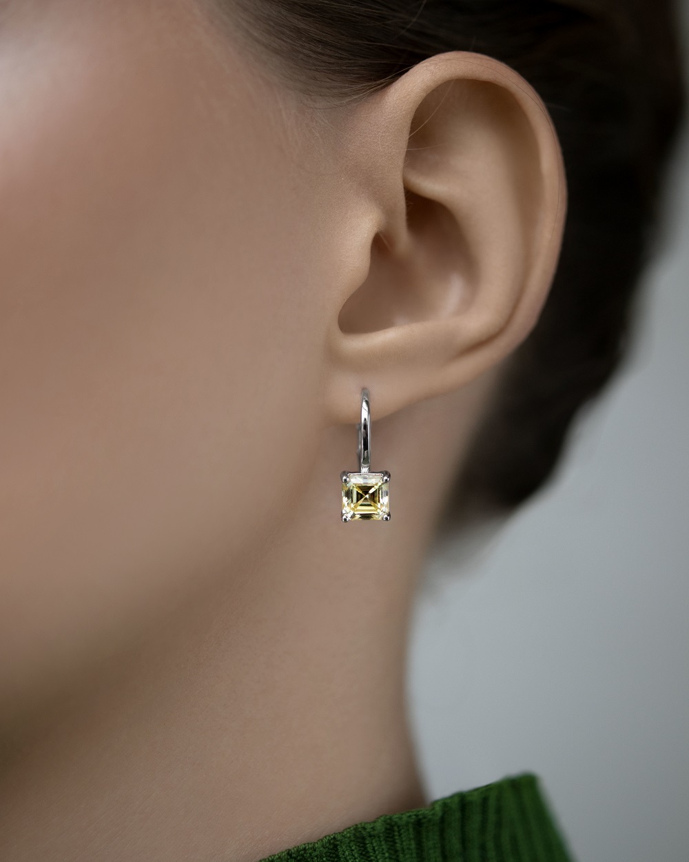 Sale: Серьги принцесса лимонные можно купить в ювелирном гардеробе MOMNT (Momentsilver), интернет-магазине украшений из серебра. Ювелирный сплав, родий, вставки: куб. цирконий. Артикул 