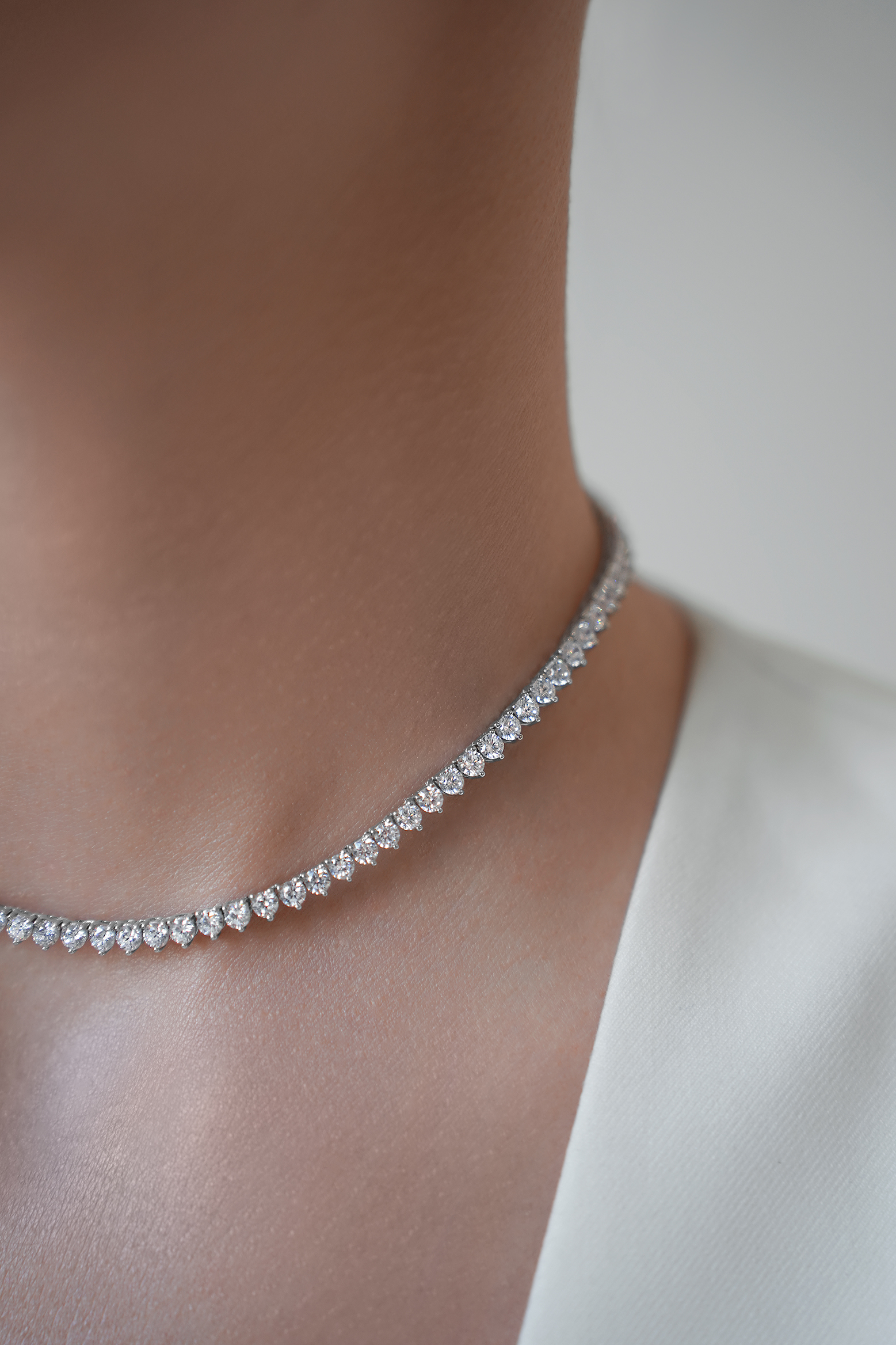 Колье: Теннисное колье можно купить в ювелирном гардеробе MOMNT (Momentsilver), интернет-магазине украшений из серебра. Серебро 925, родий, вставки:куб.цирконий. Артикул 