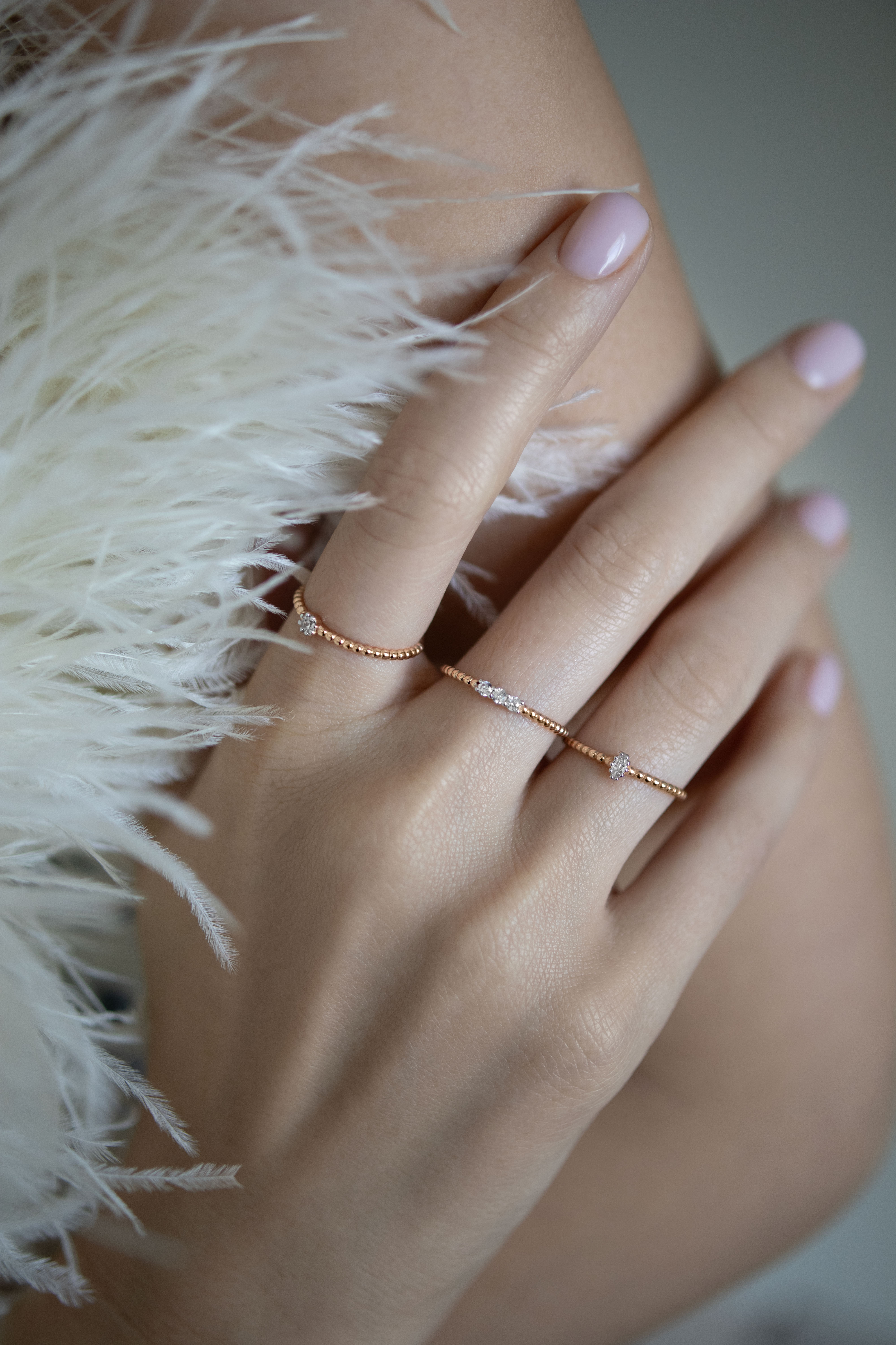 Кольца: Золотое кольцо Бабл с овальным фианитом можно купить в ювелирном гардеробе MOMNT (Momentsilver), интернет-магазине украшений из серебра. Золото 585, вставка: фианит. Артикул 