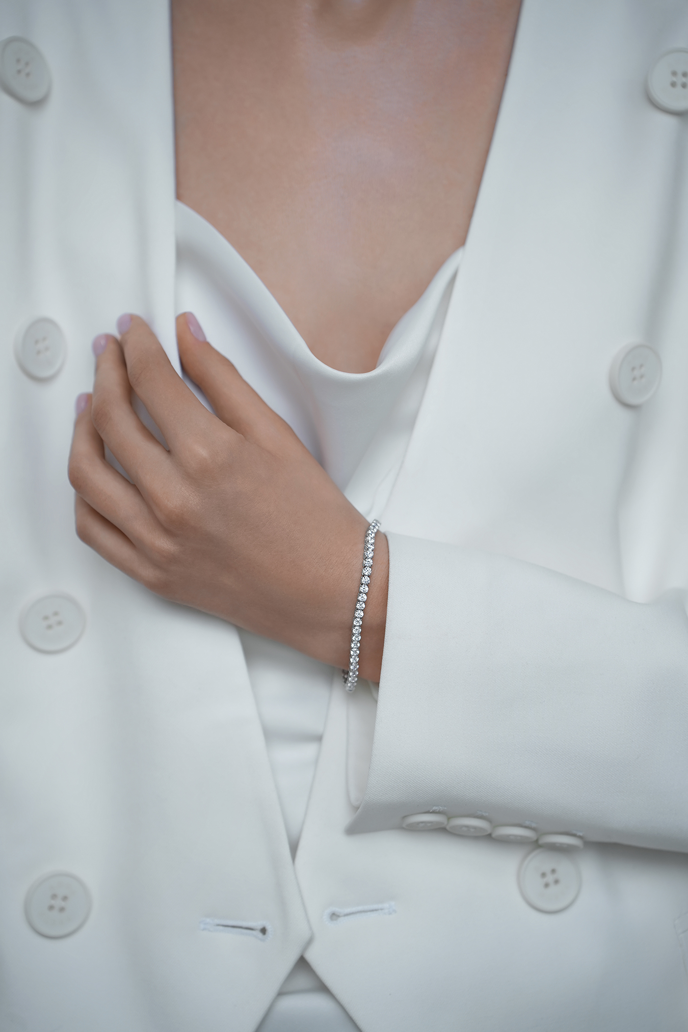 Браслеты: Теннисный браслет с камнями 3 мм можно купить в ювелирном гардеробе MOMNT (Momentsilver), интернет-магазине украшений из серебра. Серебро 925, родий, вставки:куб.цирконий. Артикул 