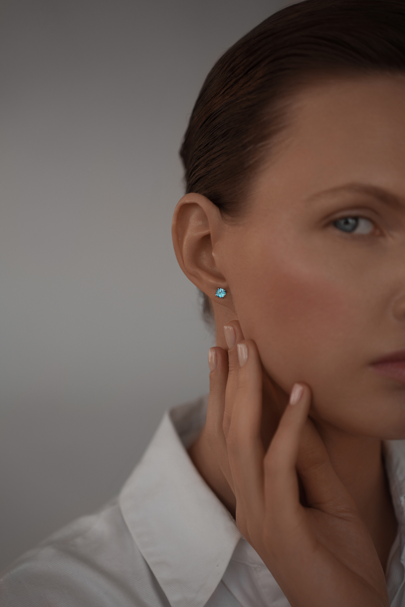 Серьги: Серьги-гвоздики с натуральным топазом 5 мм можно купить в ювелирном гардеробе MOMNT (Momentsilver), интернет-магазине украшений из серебра. Серебро 925, родий. Артикул 