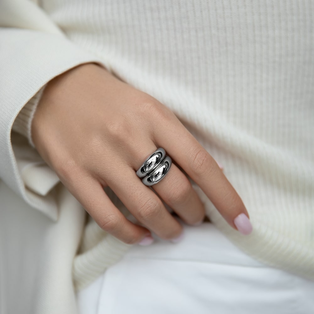 Кольца: Объемное дутое кольцо можно купить в ювелирном гардеробе MOMNT (Momentsilver), интернет-магазине украшений из серебра. Серебро 925, родий. Артикул 