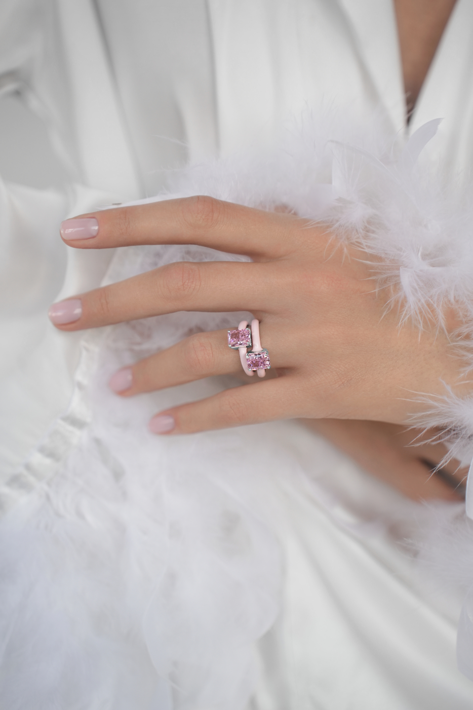 Кольца: Кольцо Клубничный пломбир можно купить в ювелирном гардеробе MOMNT (Momentsilver), интернет-магазине украшений из серебра. Серебро 925, родий. Артикул 