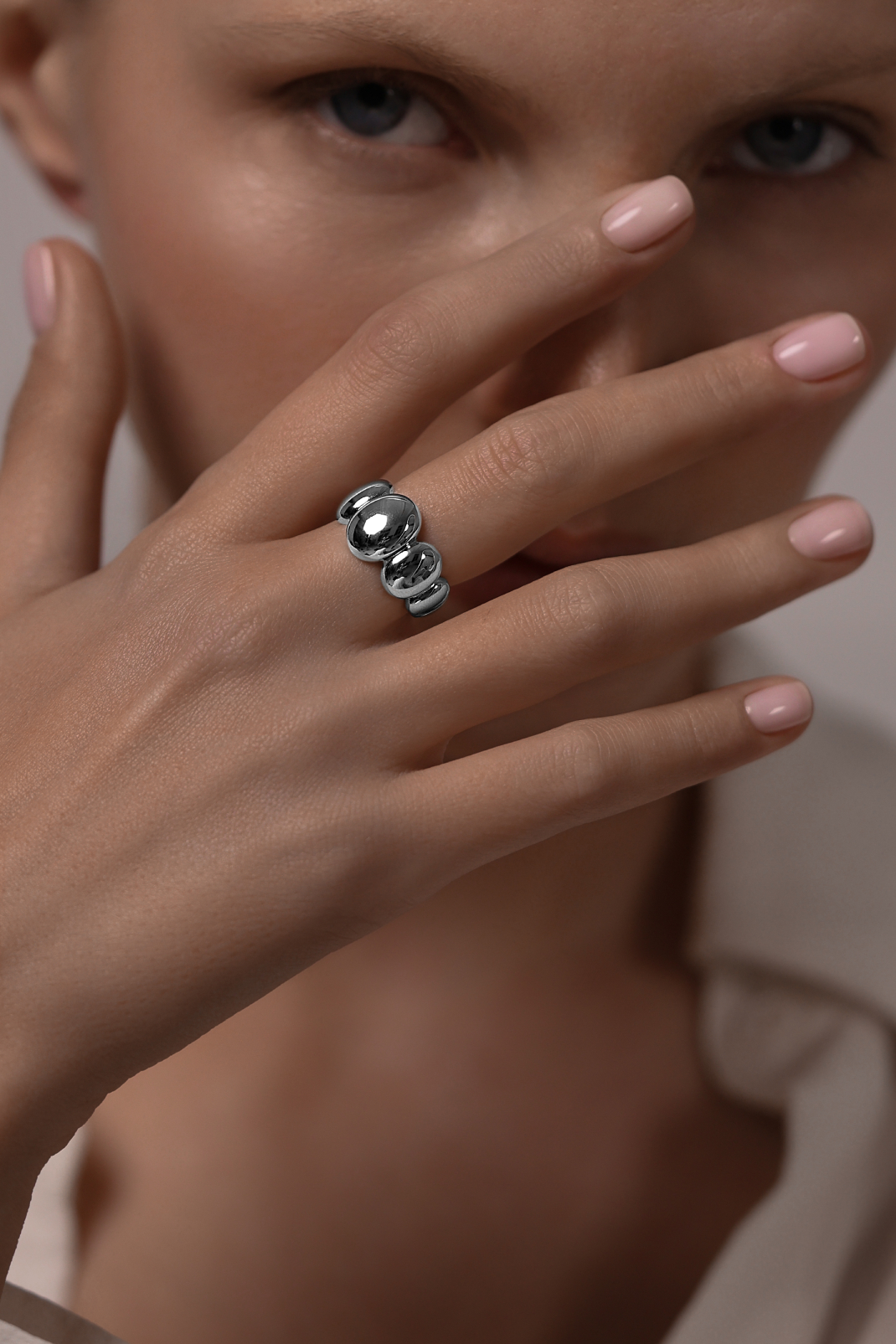 Кольца: Кольцо Дутые овалы можно купить в ювелирном гардеробе MOMNT (Momentsilver), интернет-магазине украшений из серебра. Серебро 925,родий. . Артикул 