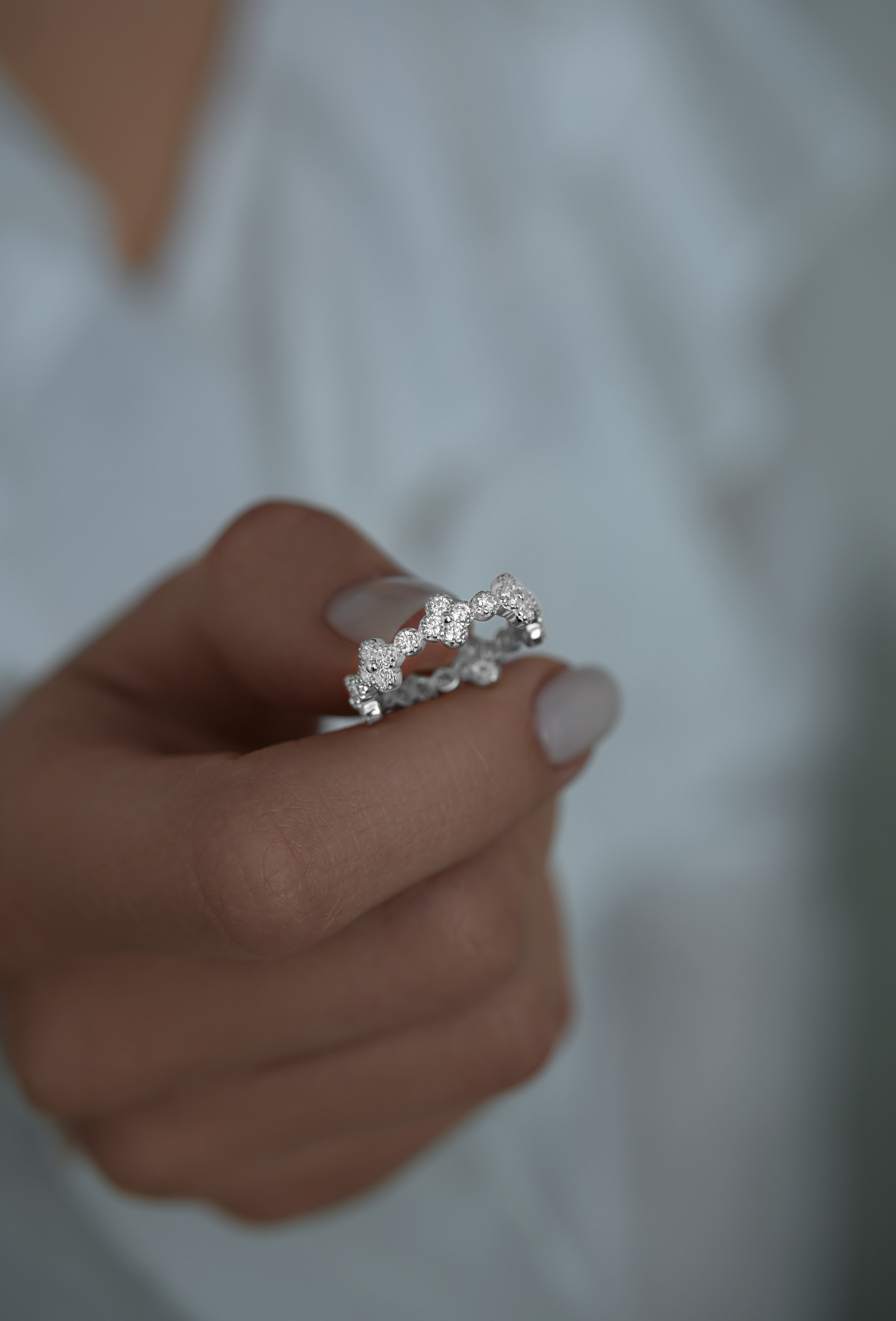 Кольца: Кольцо Клевера можно купить в ювелирном гардеробе MOMNT (Momentsilver), интернет-магазине украшений из серебра. Серебро 925,родий. Вставки: куб.цирконий. Артикул 