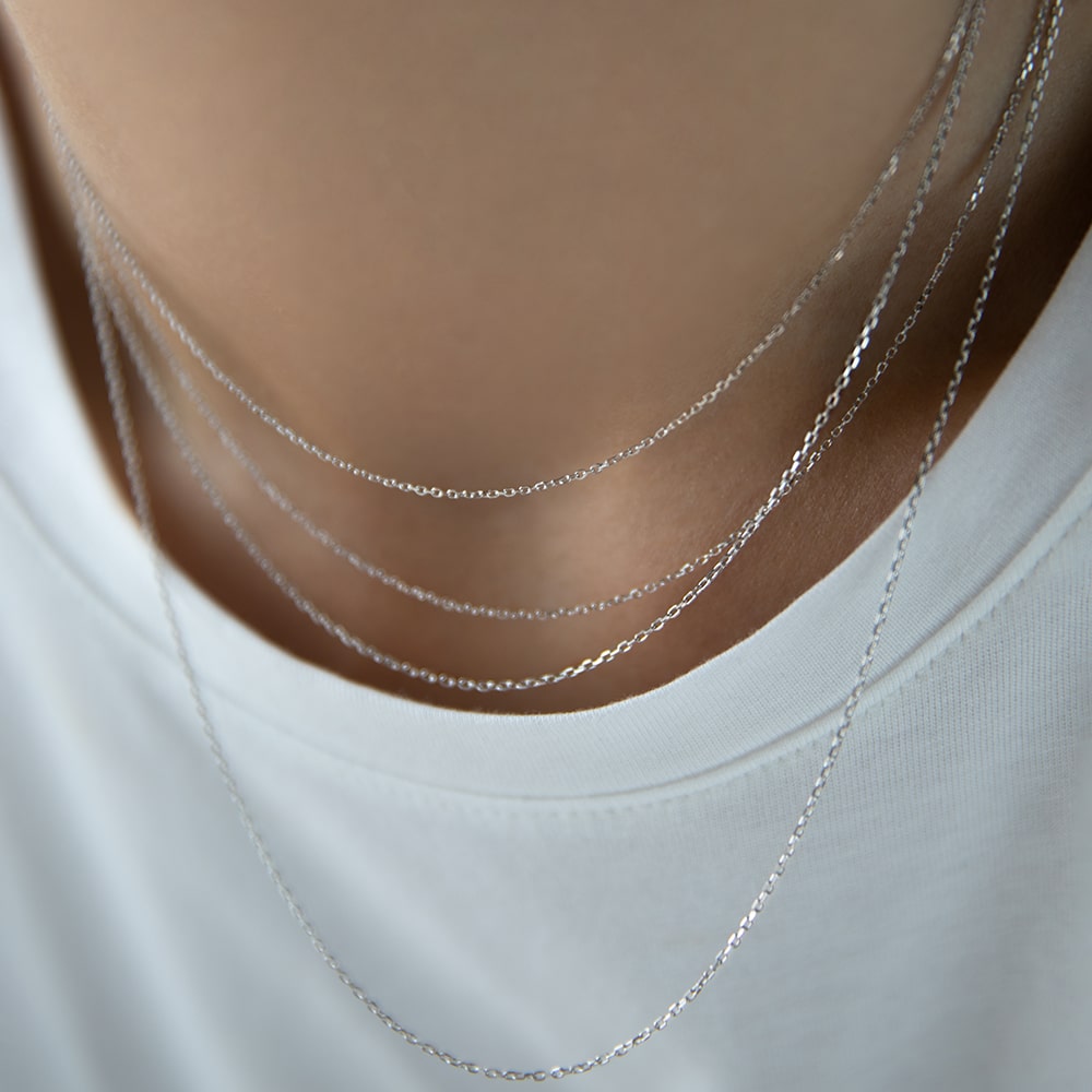 Sale: Цепь 1мм длина 45+5 см можно купить в ювелирном гардеробе MOMNT (Momentsilver), интернет-магазине украшений из серебра. Серебро 925, родий. Длина 45см, толщина 1мм.. Артикул 
