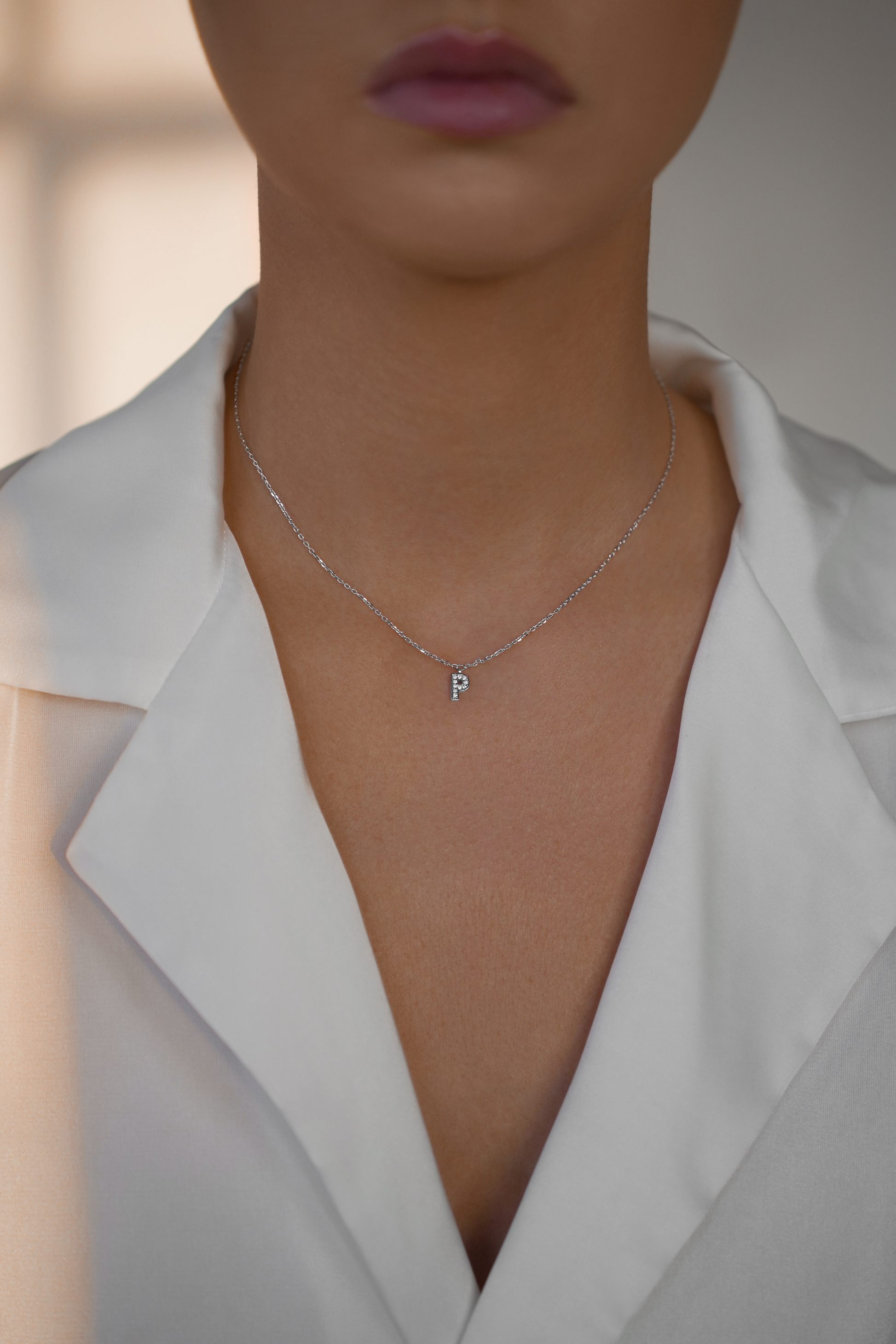 Колье: Колье с буквой P 37см можно купить в ювелирном гардеробе MOMNT (Momentsilver), интернет-магазине украшений из серебра. Серебро 925, родий, вставки:куб.цирконий. Артикул 