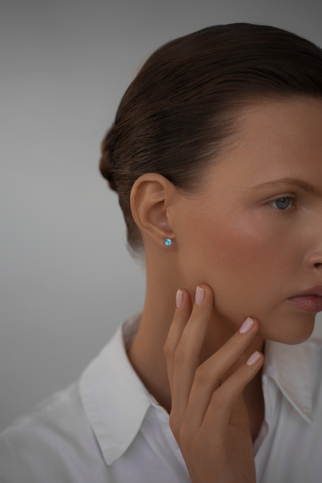 Серьги: Серьги-гвоздики с натуральным топазом 5 мм можно купить в ювелирном гардеробе MOMNT (Momentsilver), интернет-магазине украшений из серебра. Серебро 925, родий. Артикул 