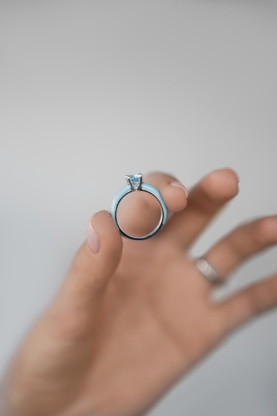 Кольца: Кольцо Мятная карамель можно купить в ювелирном гардеробе MOMNT (Momentsilver), интернет-магазине украшений из серебра. Серебро 925, родий. Артикул 