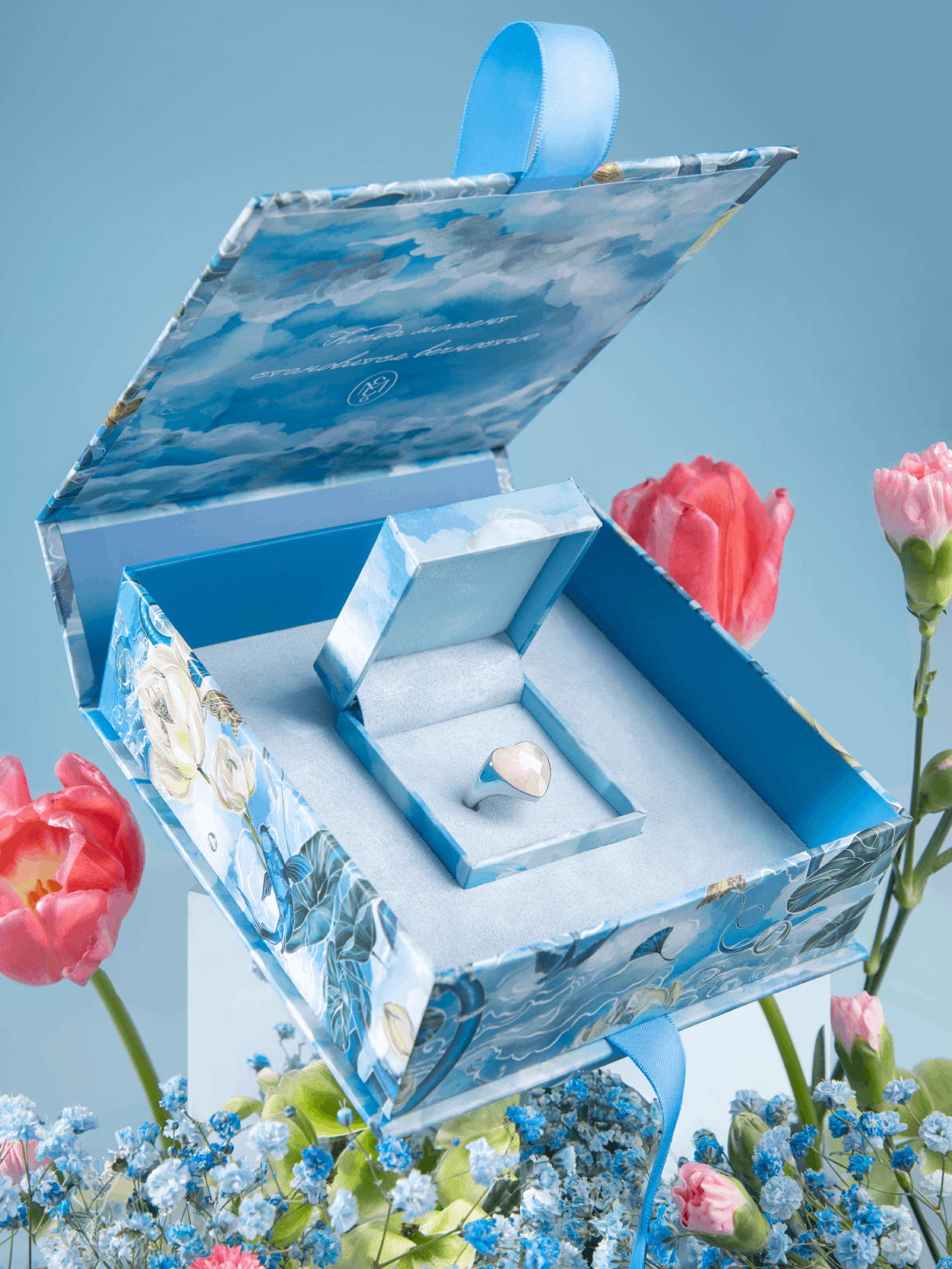 Упаковка: Коробка в коробке можно купить в ювелирном гардеробе MOMNT (Momentsilver), интернет-магазине украшений из серебра. . Артикул 