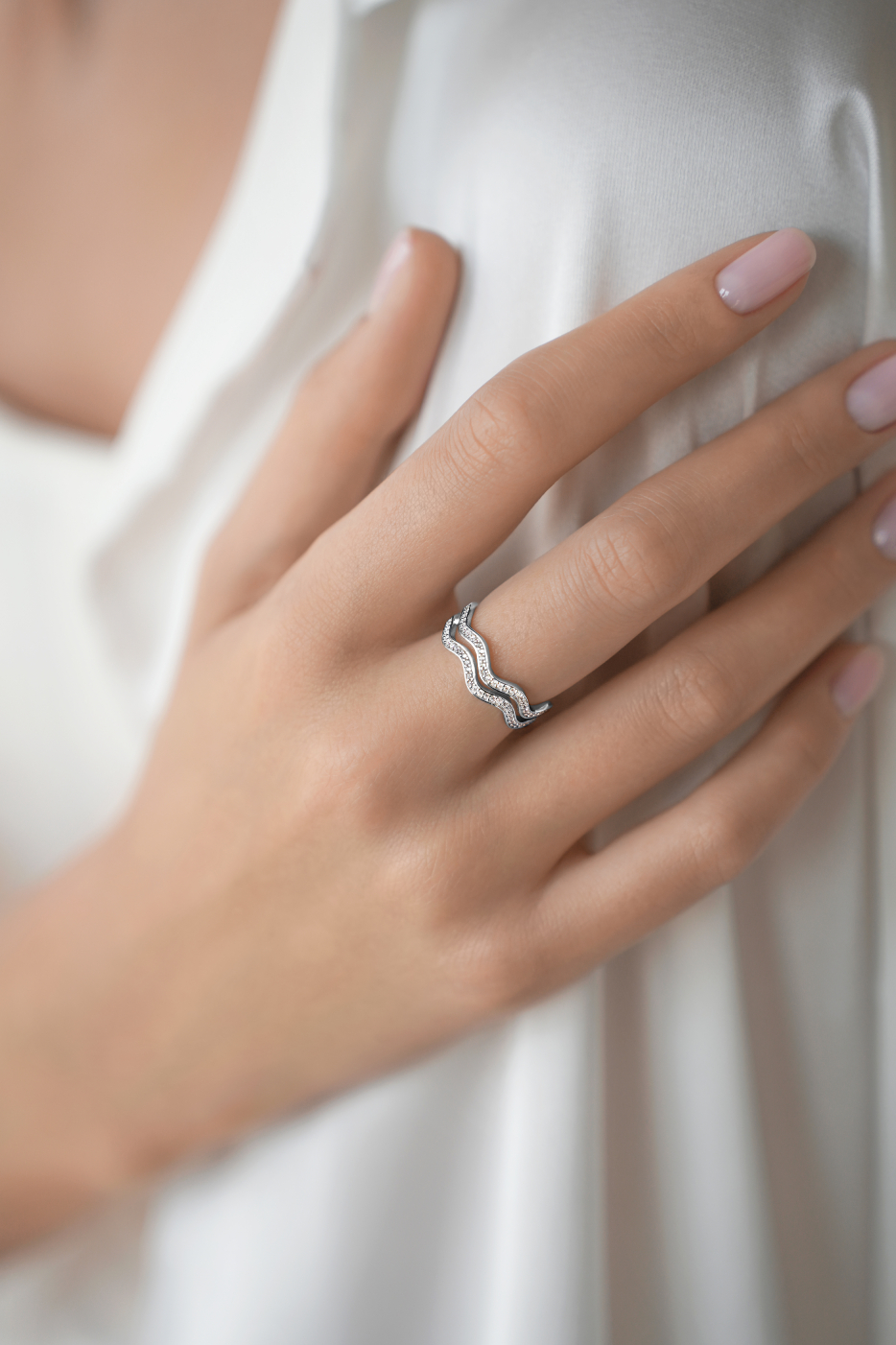 Кольца: Кольцо двойное Волны можно купить в ювелирном гардеробе MOMNT (Momentsilver), интернет-магазине украшений из серебра. Серебро 925, родий. вставки: куб.цирконий. Артикул 