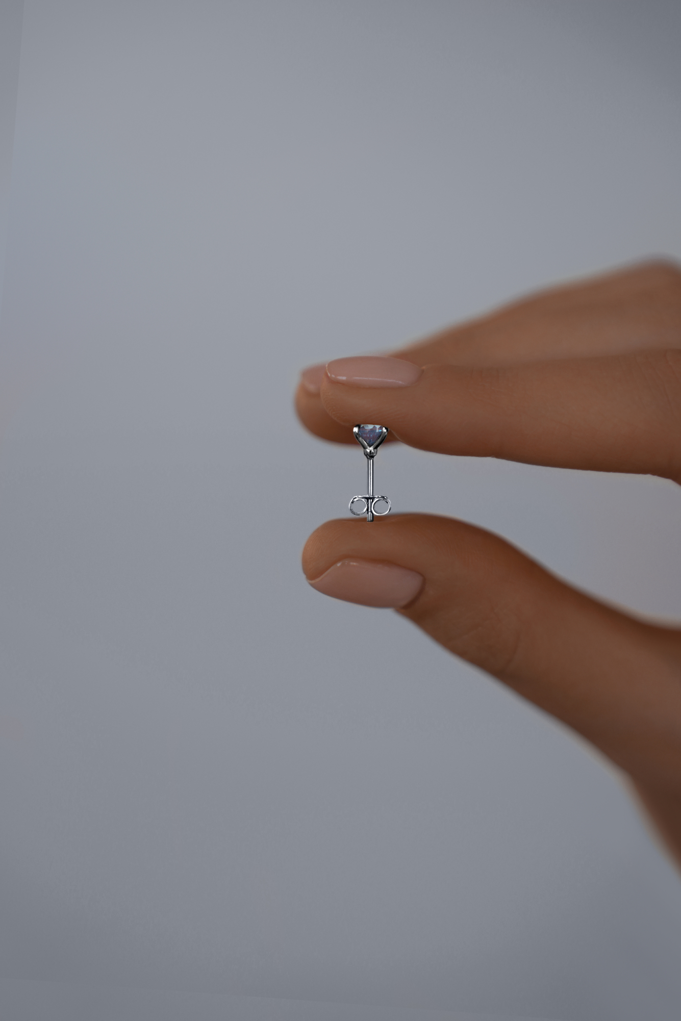 Серьги: Серьги-гвоздики с натуральным топазом 5 мм можно купить в ювелирном гардеробе MOMNT (Momentsilver), интернет-магазине украшений из серебра. Серебро 925, родий. Артикул 