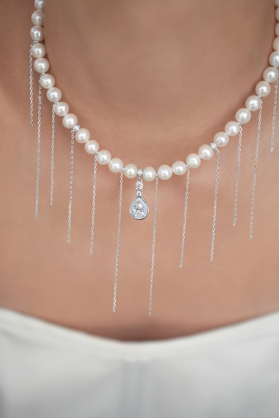 Колье: Колье-чокер из натурального жемчуга Жанна Дюбари можно купить в ювелирном гардеробе MOMNT (Momentsilver), интернет-магазине украшений из серебра. Серебро 925, родий, фианит, жемчуг. Артикул 