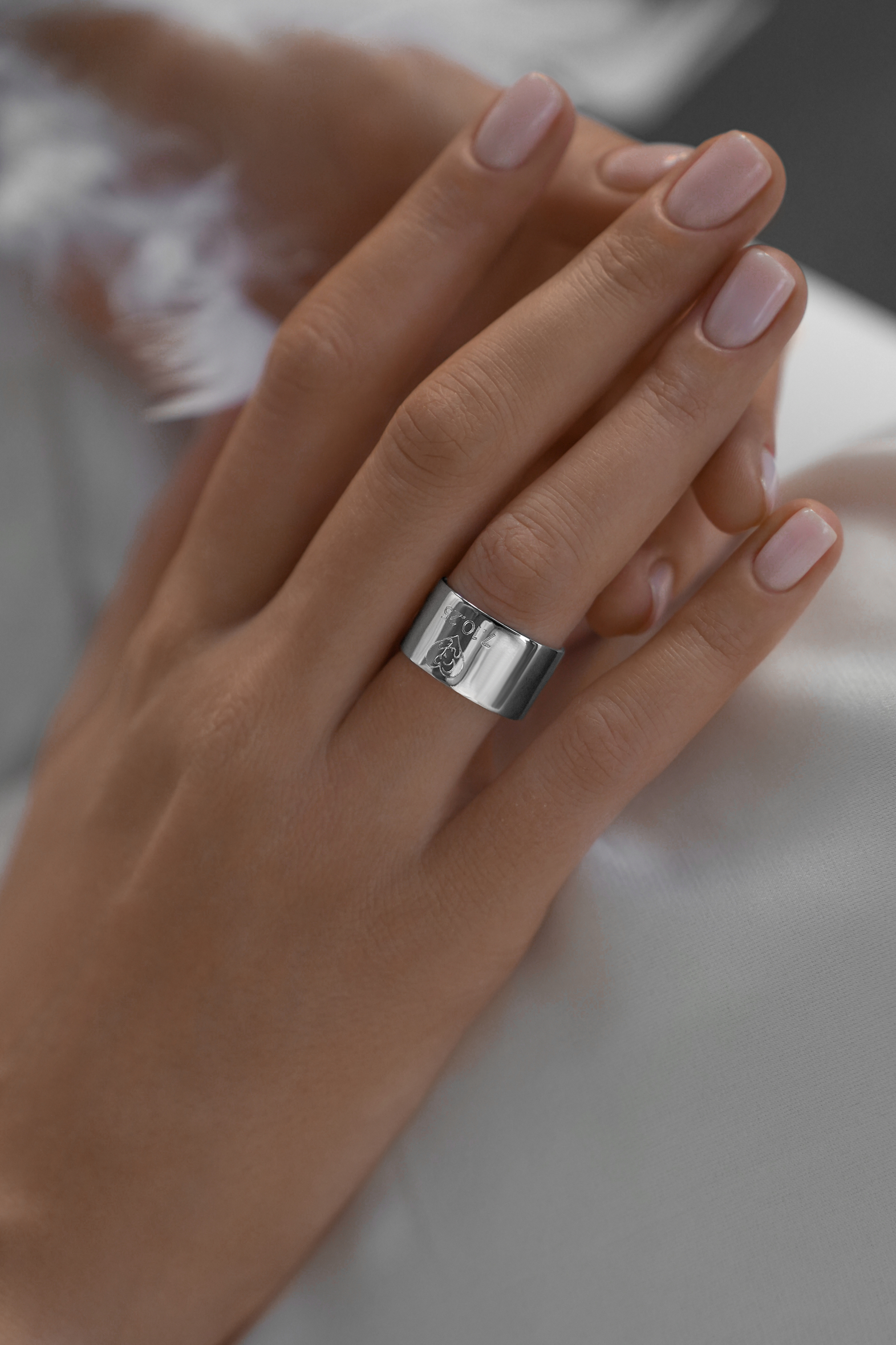 Кольца: Кольцо 11 мм можно купить в ювелирном гардеробе MOMNT (Momentsilver), интернет-магазине украшений из серебра. Серебро 925, родий. Артикул 