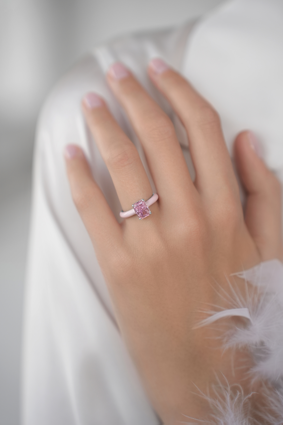 Кольца: Кольцо Клубничный пломбир можно купить в ювелирном гардеробе MOMNT (Momentsilver), интернет-магазине украшений из серебра. Серебро 925, родий. Артикул 