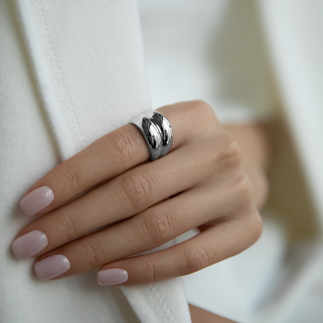 Кольца: Двойное дутое кольцо можно купить в ювелирном гардеробе MOMNT (Momentsilver), интернет-магазине украшений из серебра. Серебро 925, родий. Артикул R092