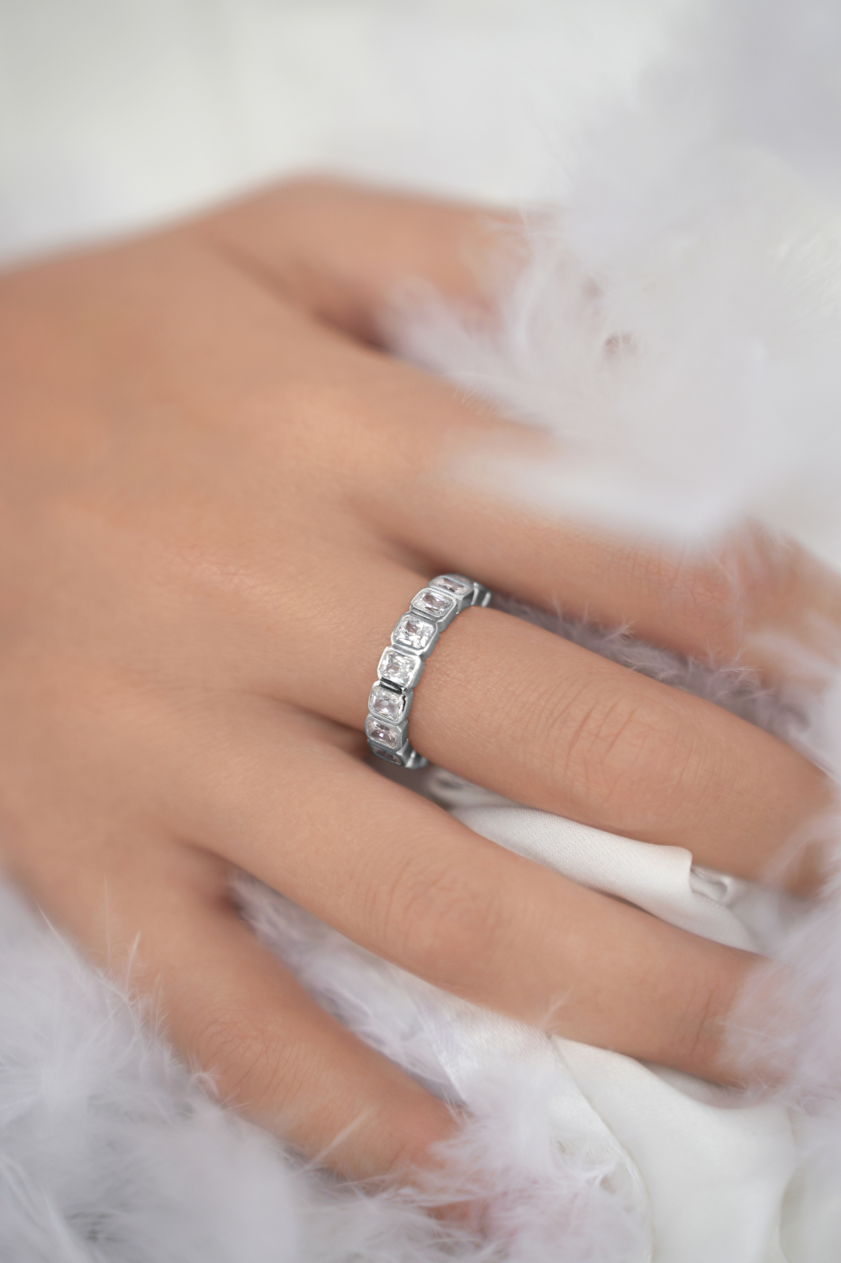 Кольца: Кольцо дорожка с камнями огранки багет можно купить в ювелирном гардеробе MOMNT (Momentsilver), интернет-магазине украшений из серебра. Серебро 925, родий, вставки куб. цирконий. Артикул 