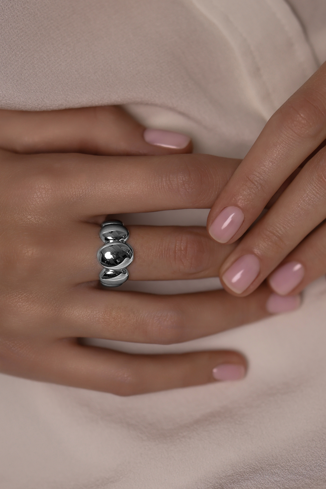 Кольца: Кольцо Дутые овалы можно купить в ювелирном гардеробе MOMNT (Momentsilver), интернет-магазине украшений из серебра. Серебро 925,родий. . Артикул 