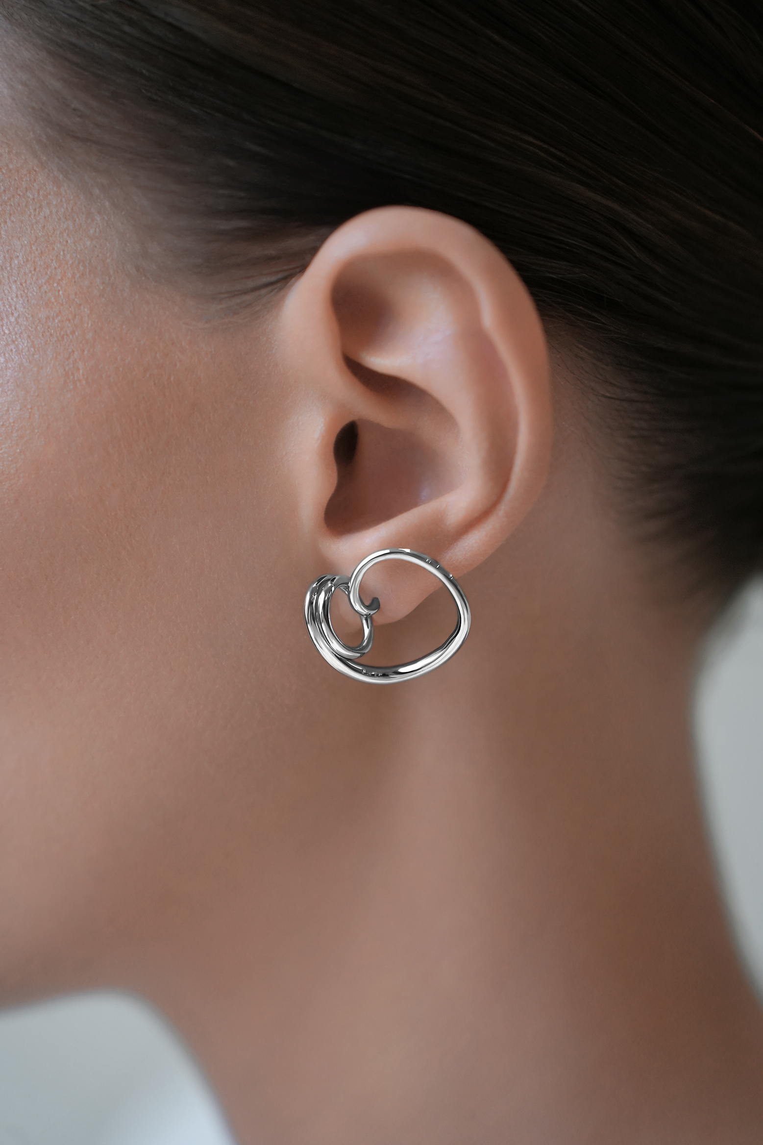 Серьги: Серьги "Непрерывность" можно купить в ювелирном гардеробе MOMNT (Momentsilver), интернет-магазине украшений из серебра. Серебро 925, родий. Артикул 