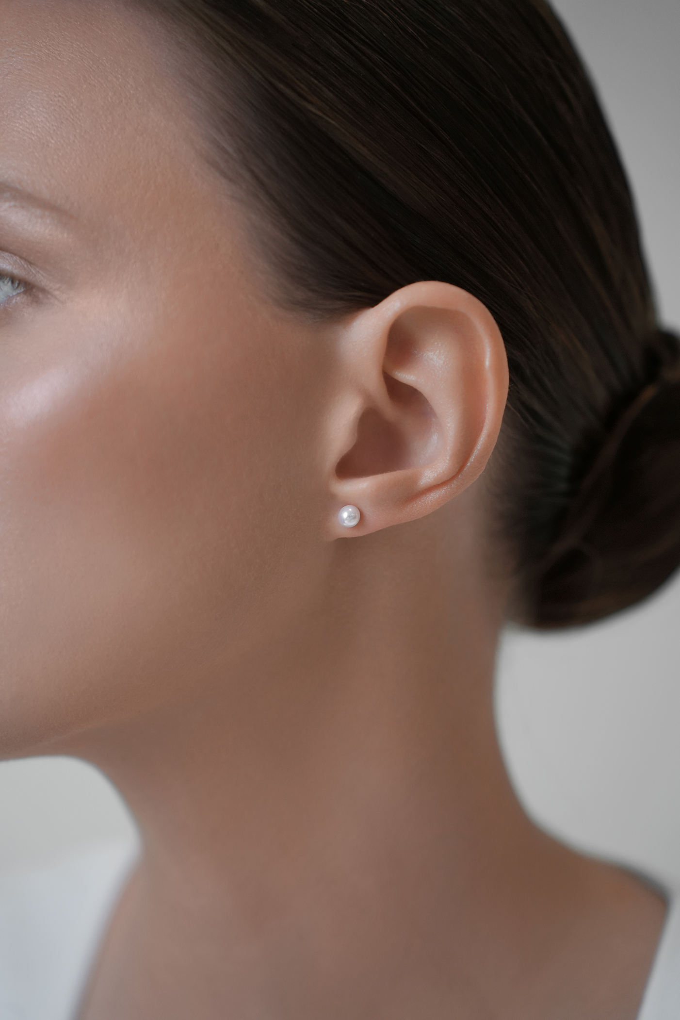 Серьги: Жемчужные гвоздики можно купить в ювелирном гардеробе MOMNT (Momentsilver), интернет-магазине украшений из серебра. серебро 925 пробы, жемчуг. . Артикул 