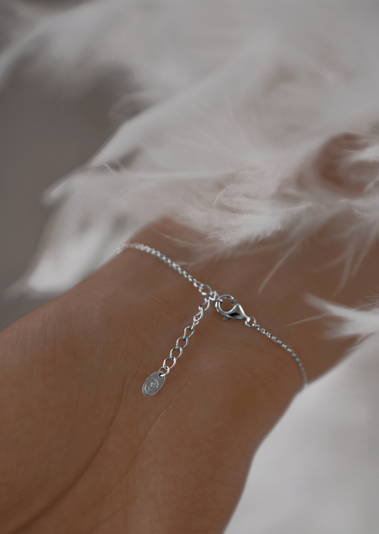 Браслеты: Браслет Изумрудный клевер можно купить в ювелирном гардеробе MOMNT (Momentsilver), интернет-магазине украшений из серебра. Серебро 925, родий.. Артикул 