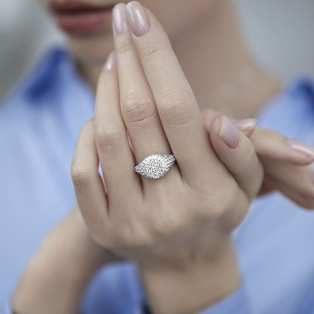 Кольца: Кольцо-печатка с камнями можно купить в ювелирном гардеробе MOMNT (Momentsilver), интернет-магазине украшений из серебра. . Артикул R088