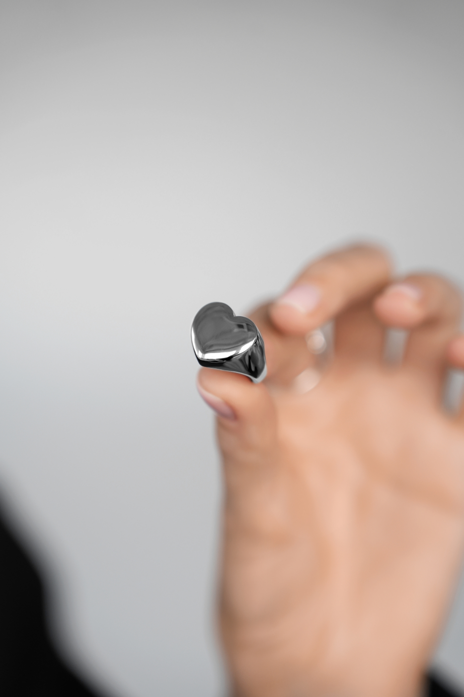 Кольца: Кольцо Раздутые чувства можно купить в ювелирном гардеробе MOMNT (Momentsilver), интернет-магазине украшений из серебра. Серебро 925, родий. Артикул 