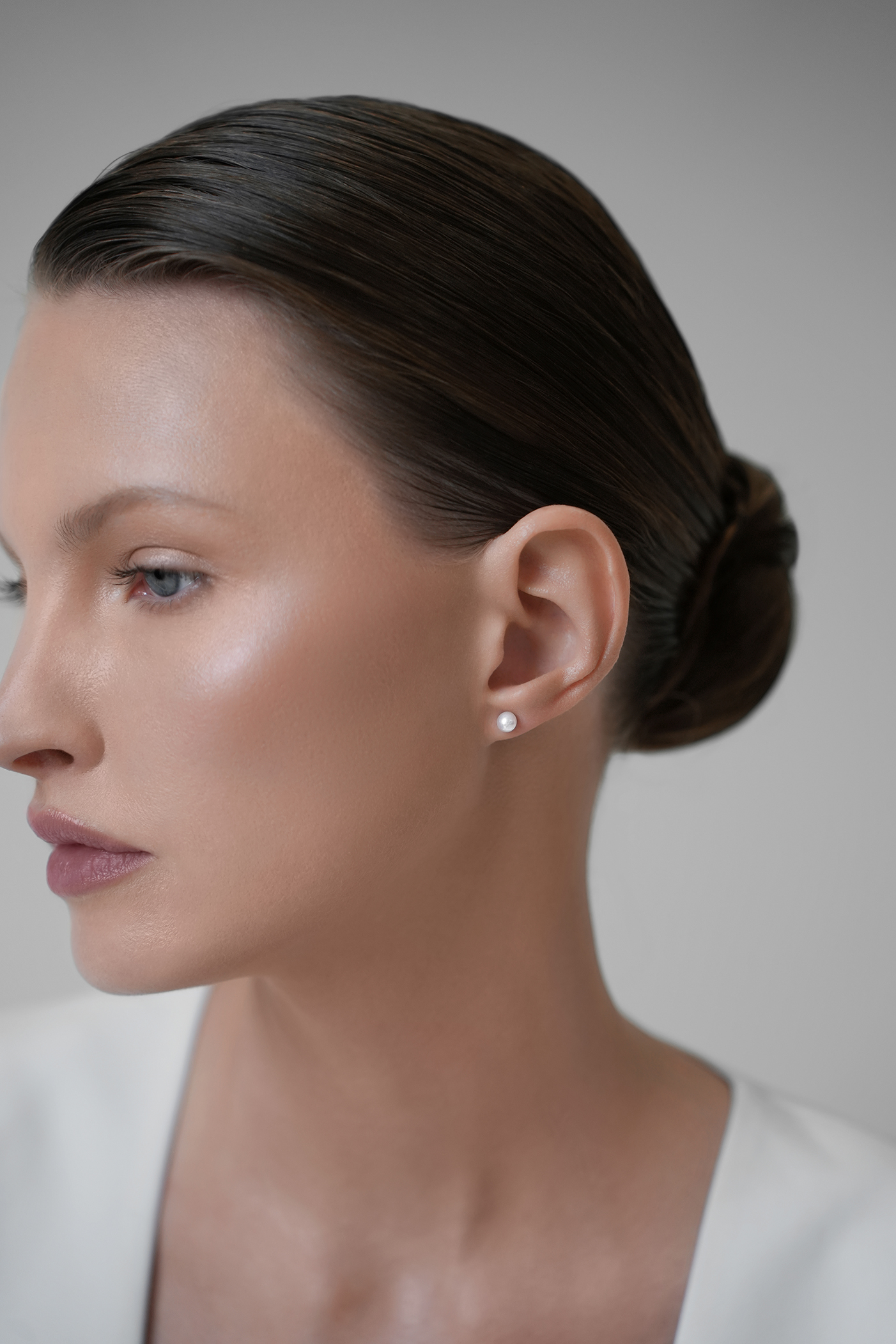 Серьги: Жемчужные гвоздики можно купить в ювелирном гардеробе MOMNT (Momentsilver), интернет-магазине украшений из серебра. серебро 925 пробы, жемчуг. . Артикул 